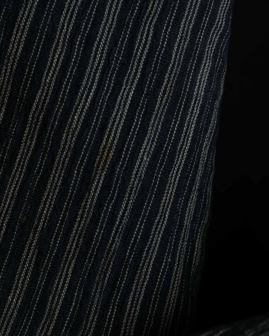 "ISSEY MIYAKE MEN" Random stripe pattern V-neck vest