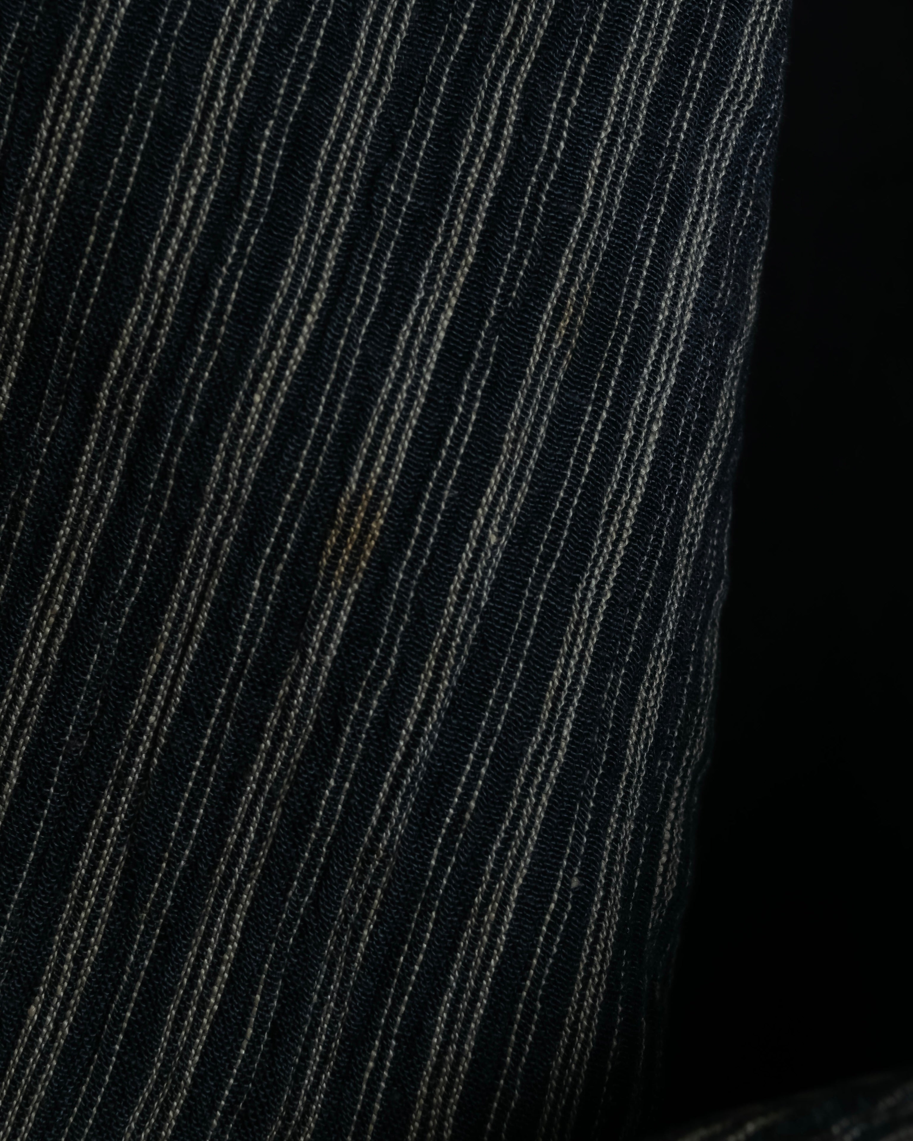 "ISSEY MIYAKE MEN" Random stripe pattern V-neck vest