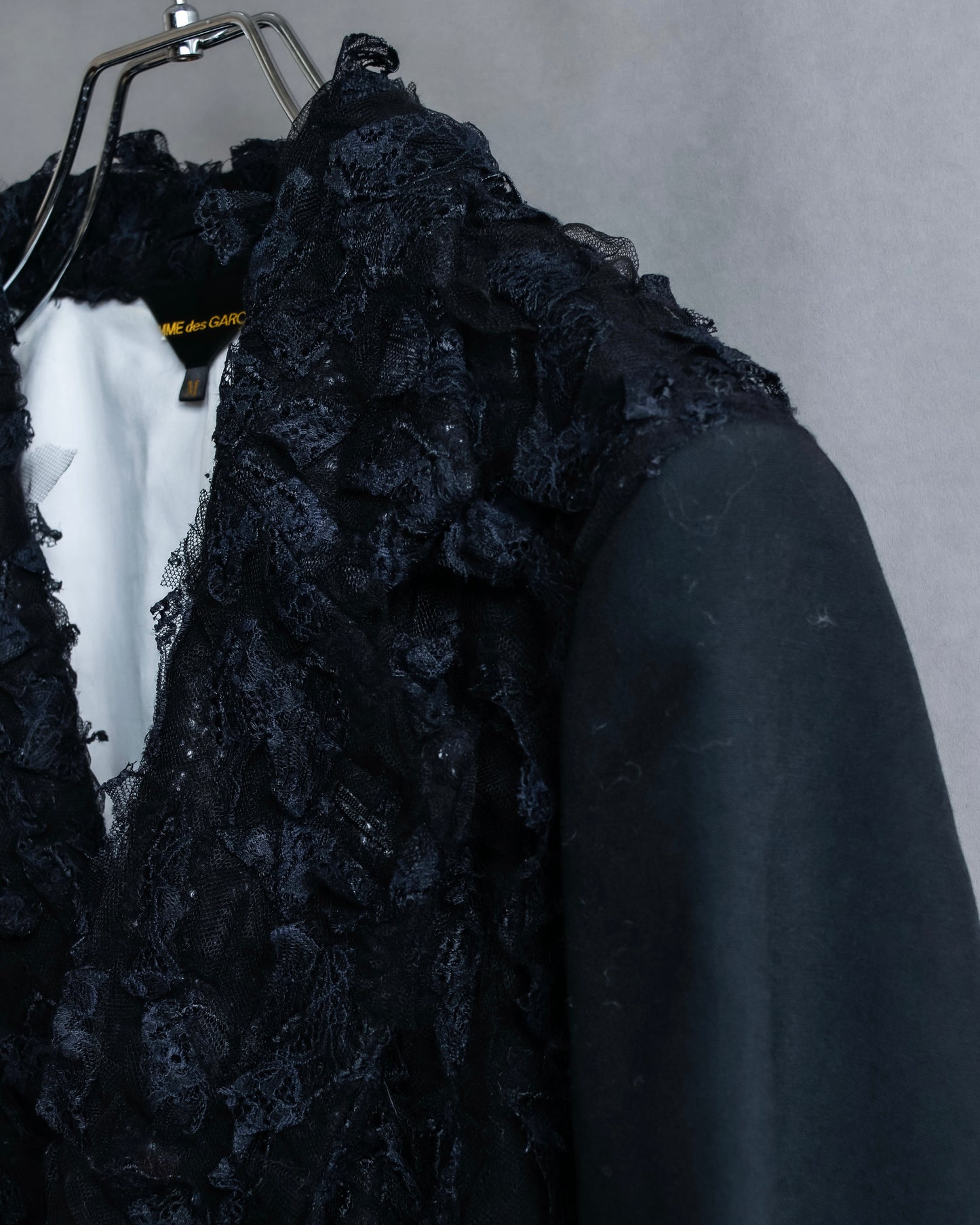 "COMME des GARCONS" 23SS Tiered lace detail evening tailcoat