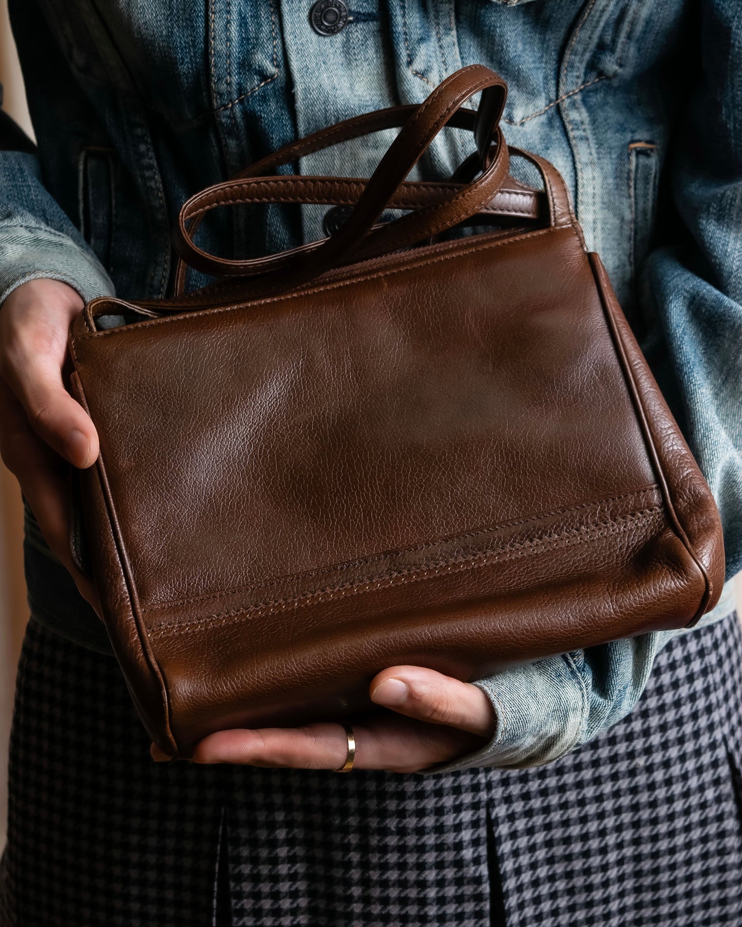 "LOEWE" Horizontal design logo engraved leather shoulder bag