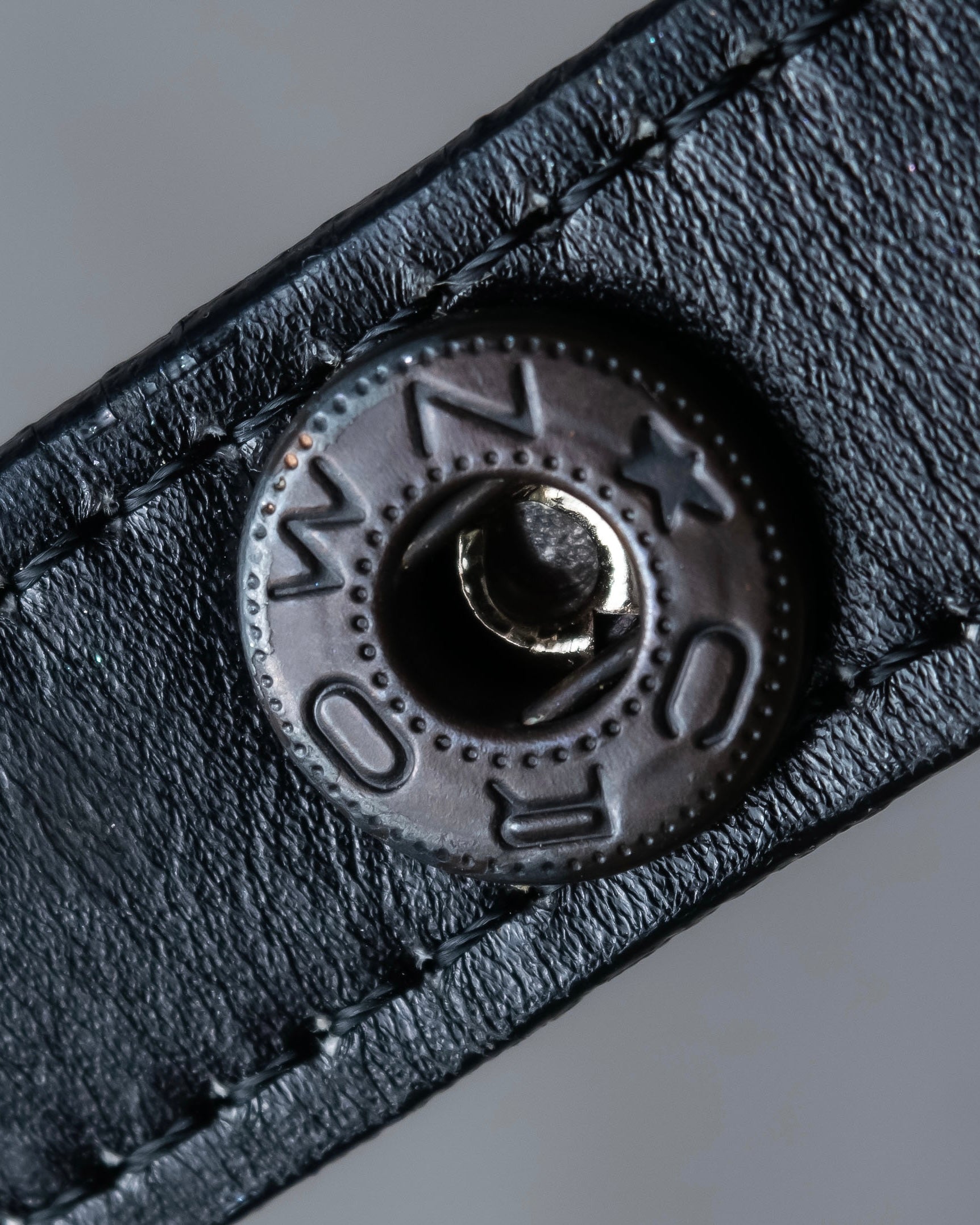 "YVES SAINT LAURENT" Crocodile embossed combination design leather bag