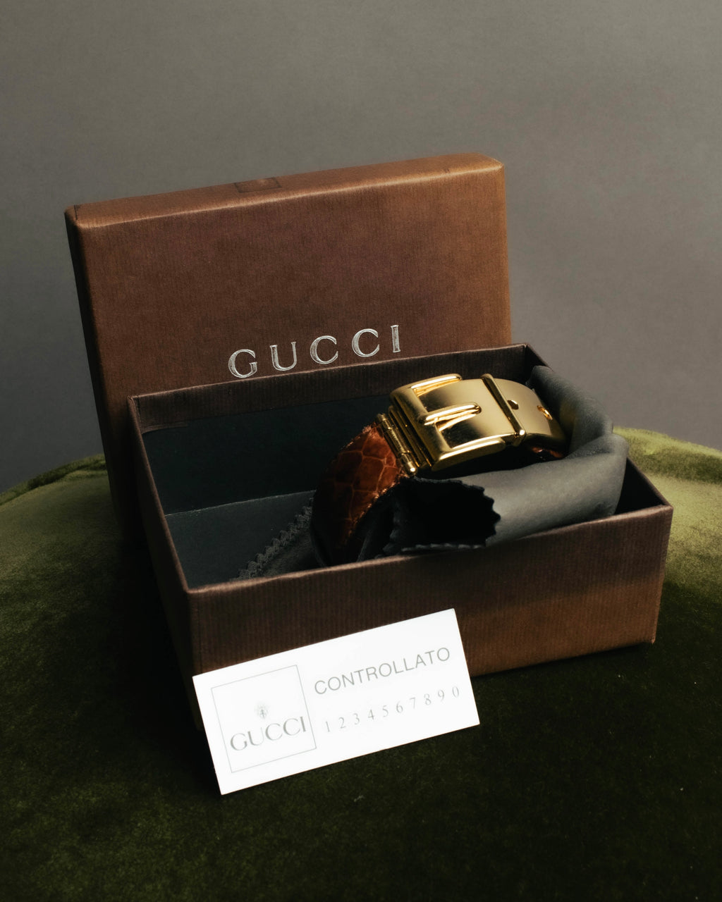 "GUCCI" 90's-00's Embossed leather buckle bangle