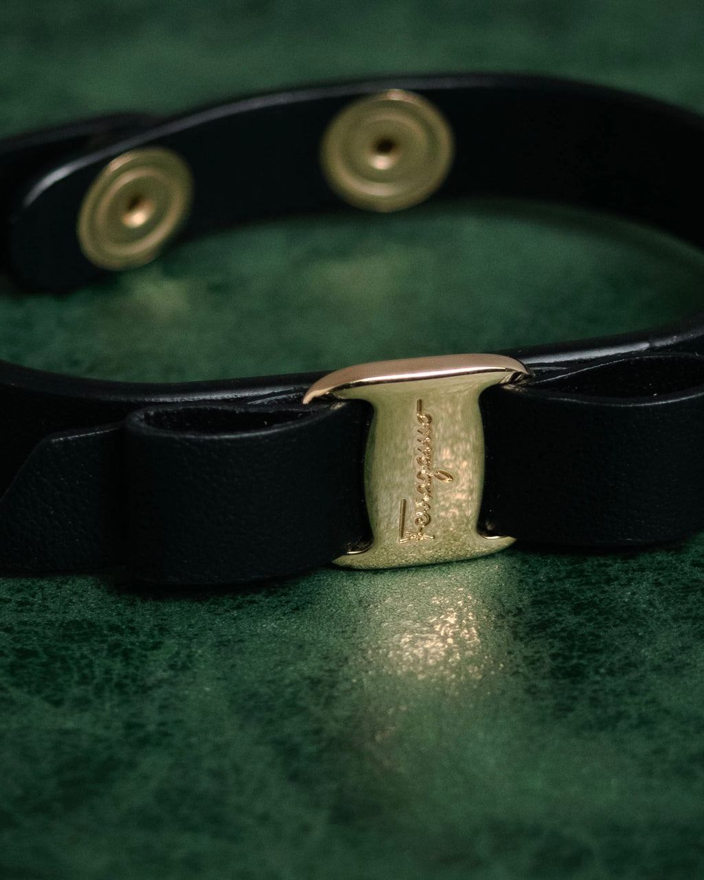 “Salvatore Ferragamo” 2010’s Vara ribbon leather bracelet