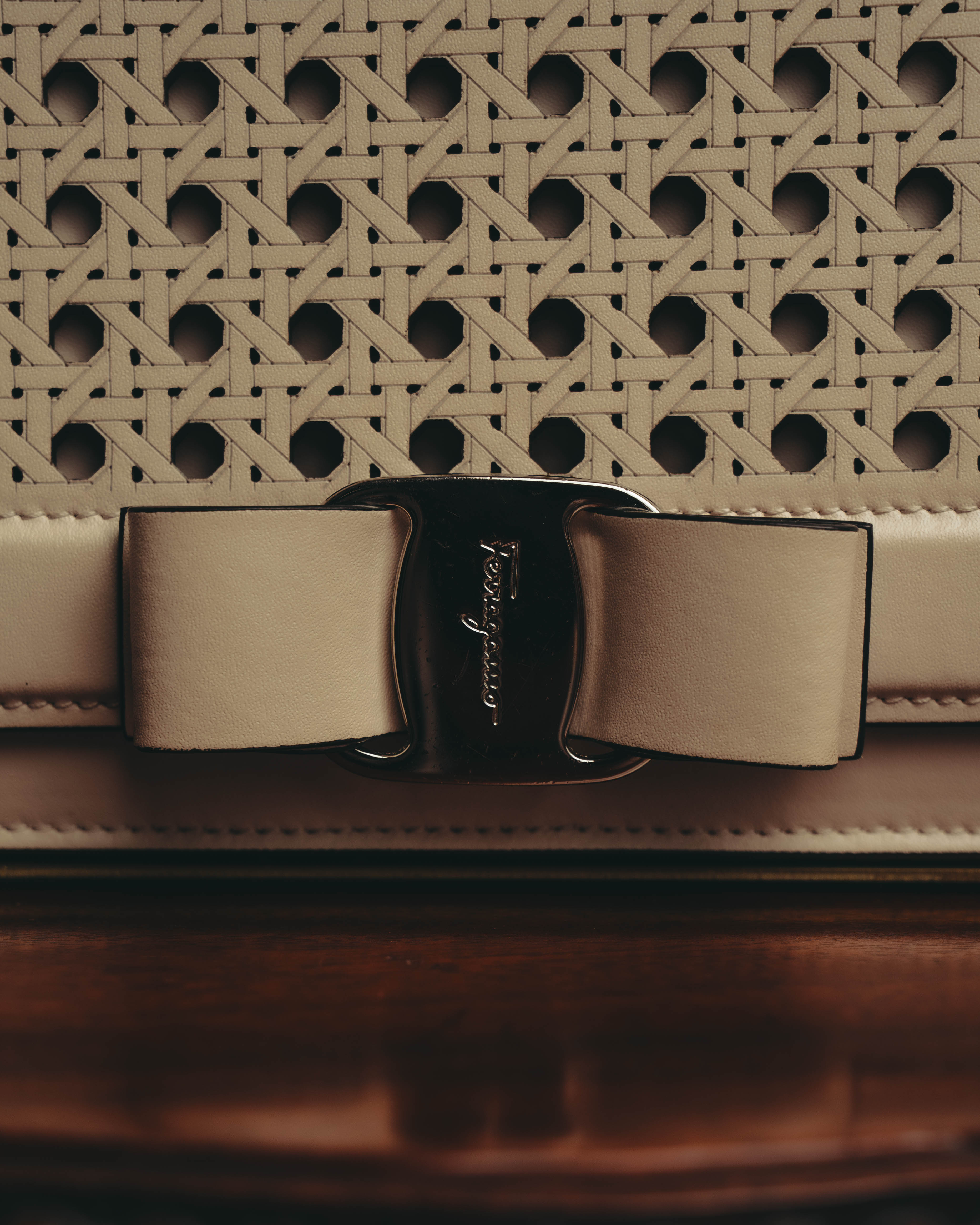 "Salvatore Ferragamo" 2010's-20's Ivory perforated leather chain shoulder bag