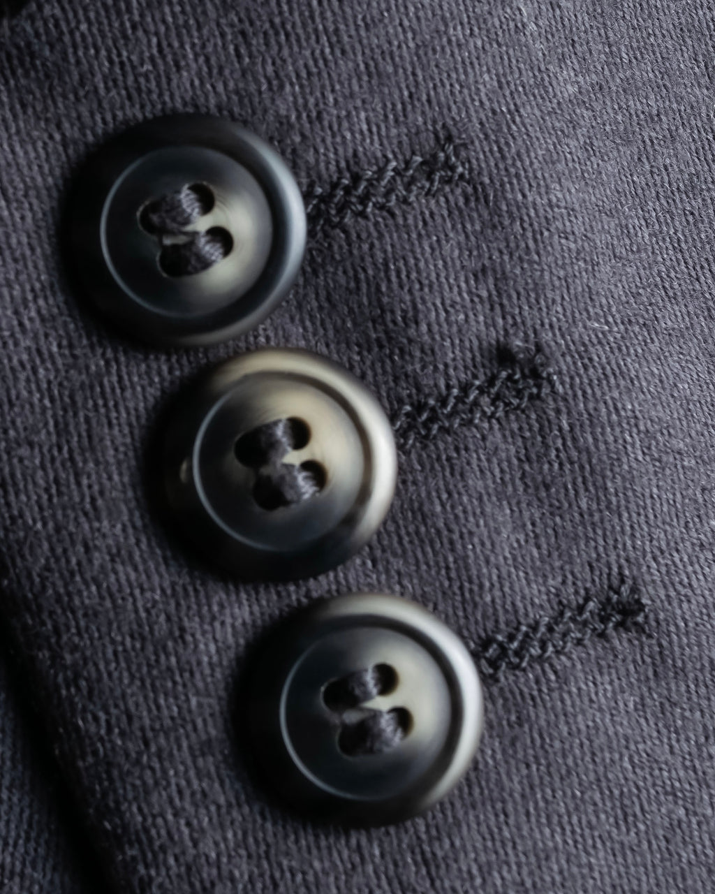 Vintage shoulder construction peak lapel tailored jacket