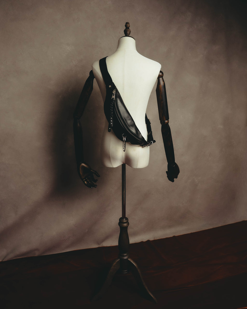 "Alexander McQueen" 10's Edgy leather belt bag