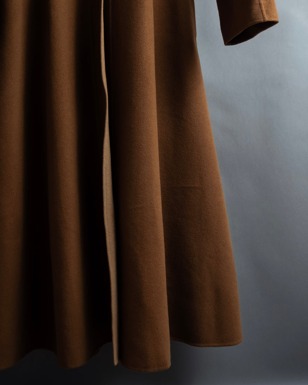 -SPECIAL- "Christian Dior" 80's-90's
Shaped flare silhouette collarless coat