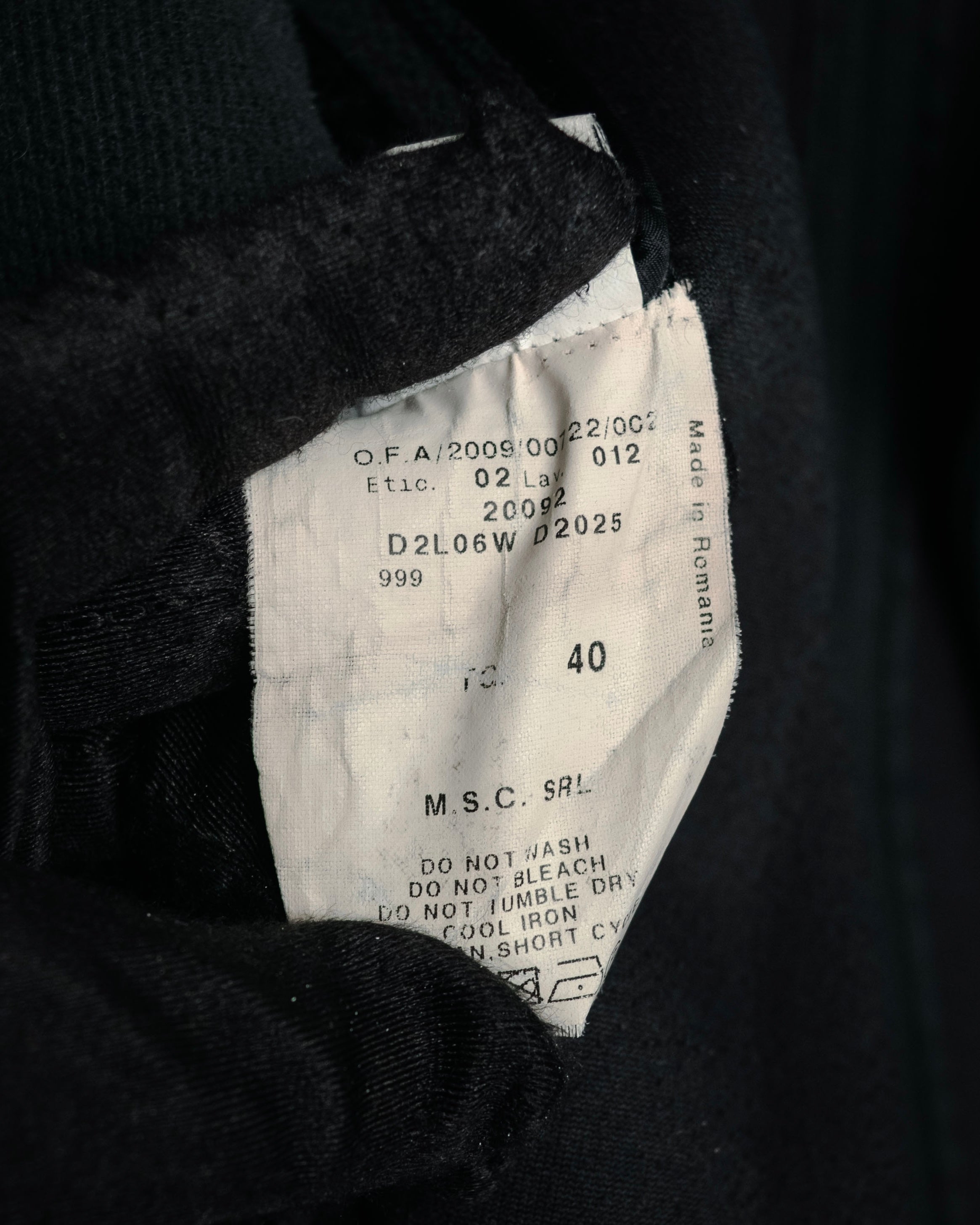 “EMPORIO ARMANI” 2009 AW Military inspired zip-up knit long coat