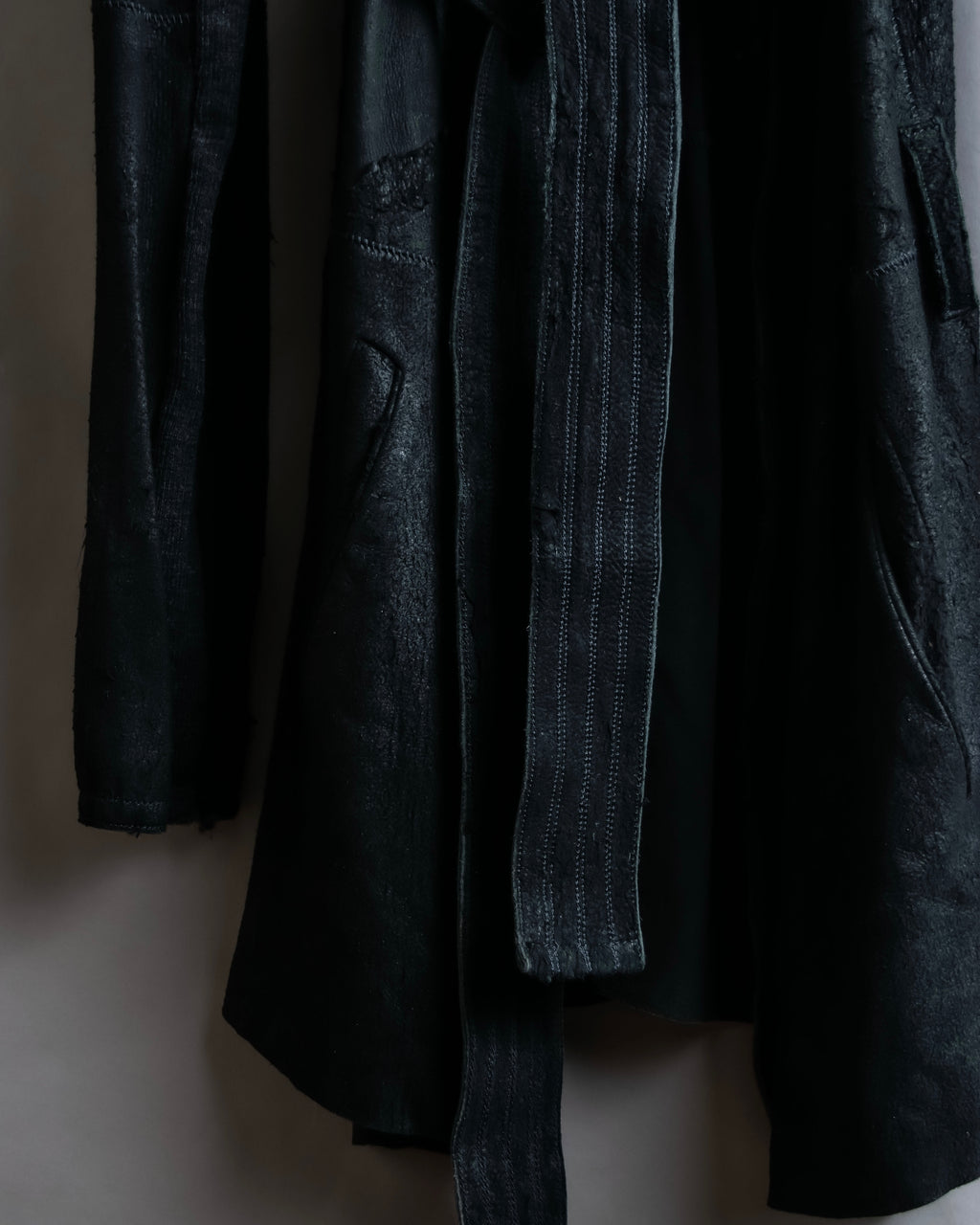 "ISAAC SELLAM" Cut-off design belted leather jacket