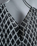 "ISSEY MIYAKE White label"
 Tailcoat design sleeveless dress