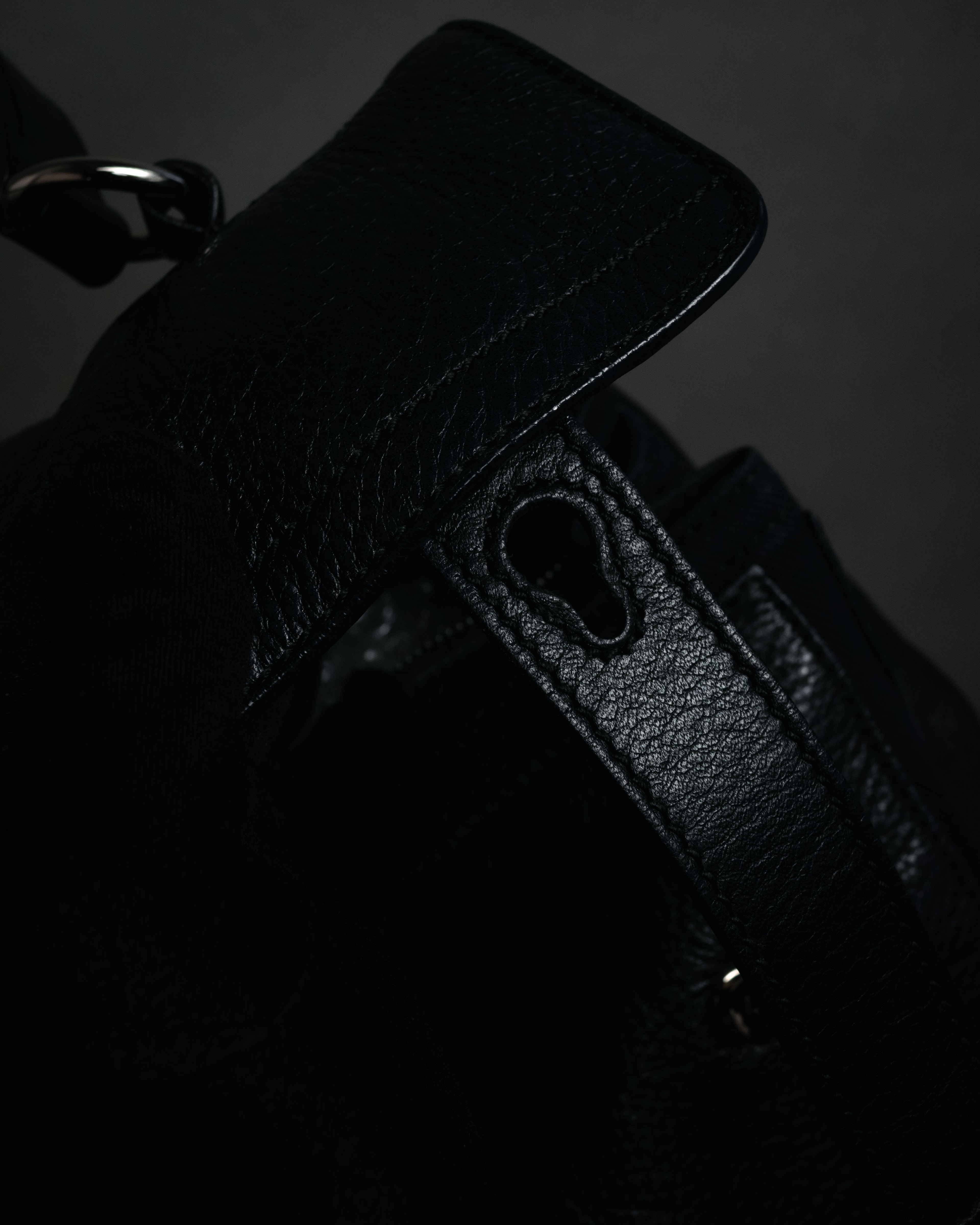 “YVES SAINT LAURENT” Late 2000s Muse Two grained leather flap hand bag