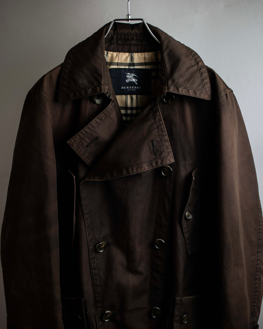 "BURBERRY" Subdued tone military detail mid-length trench coat