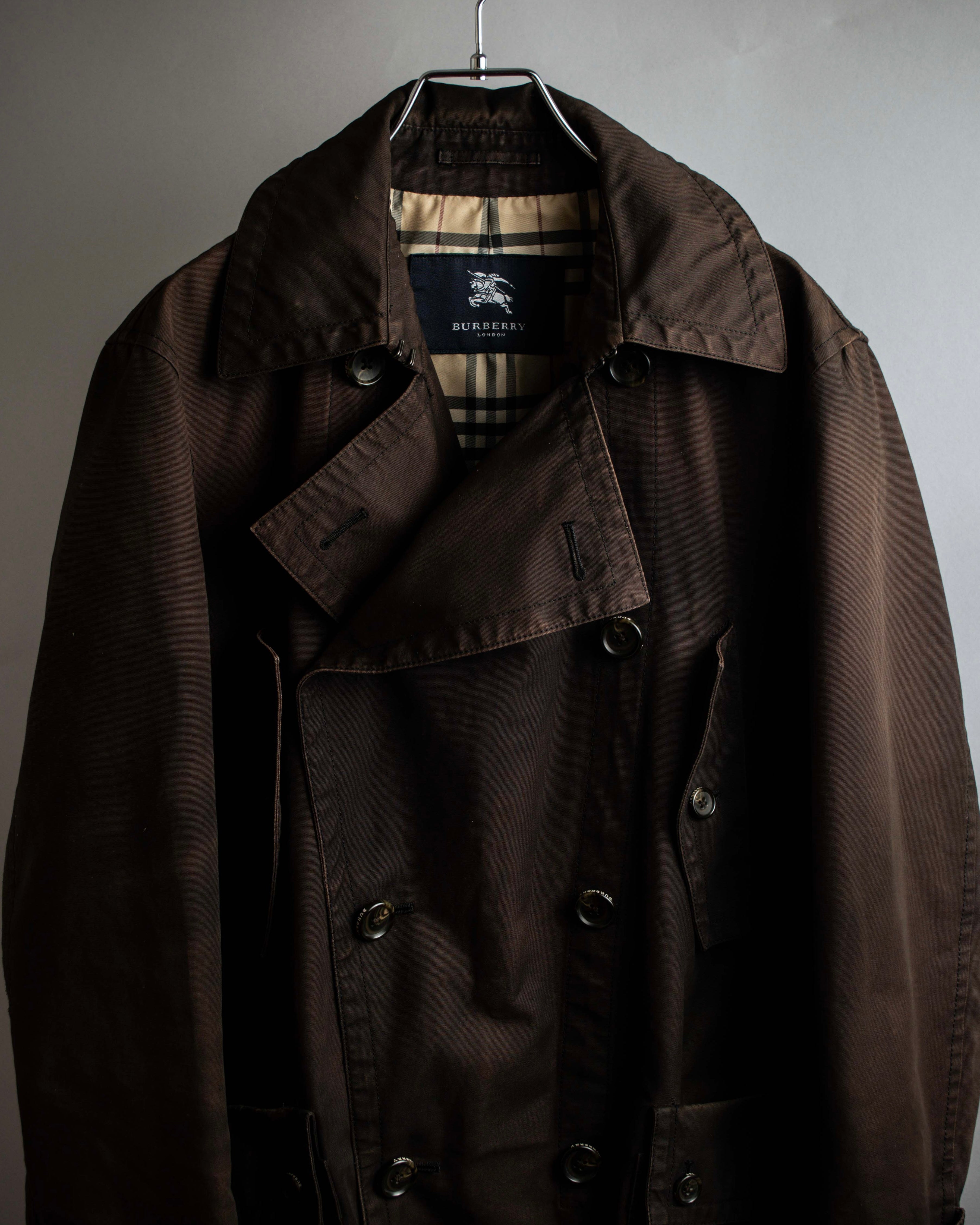 "BURBERRY" Subdued tone military detail mid-length trench coat