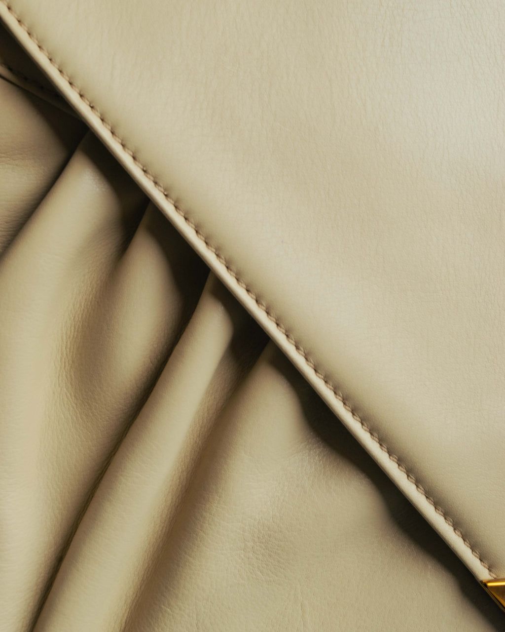 "CELINE" 80's-90's Vintage triangle flap gather leather shoulder bag