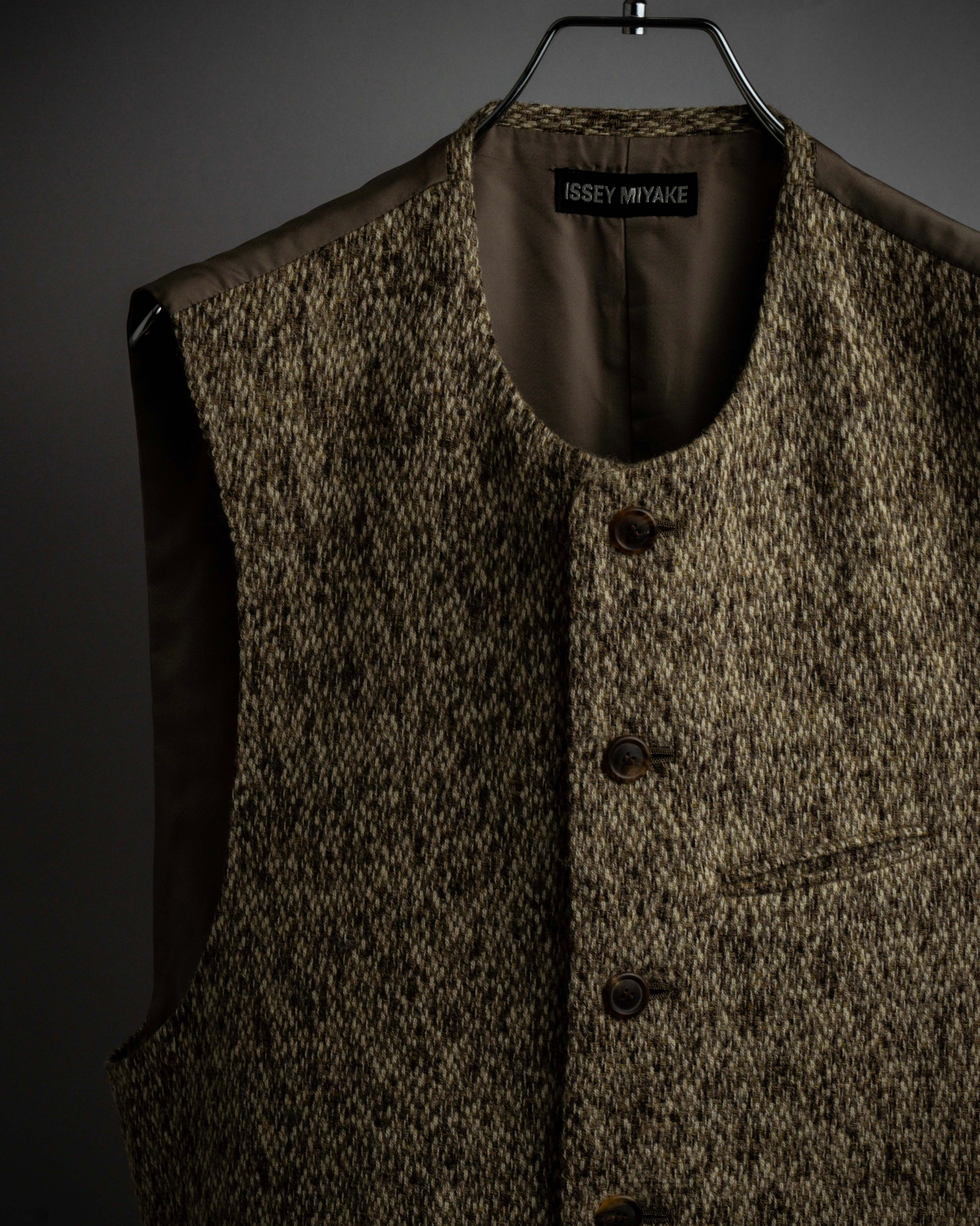 "ISSEY MIYAKE" Brushed texture 5-buttons vest