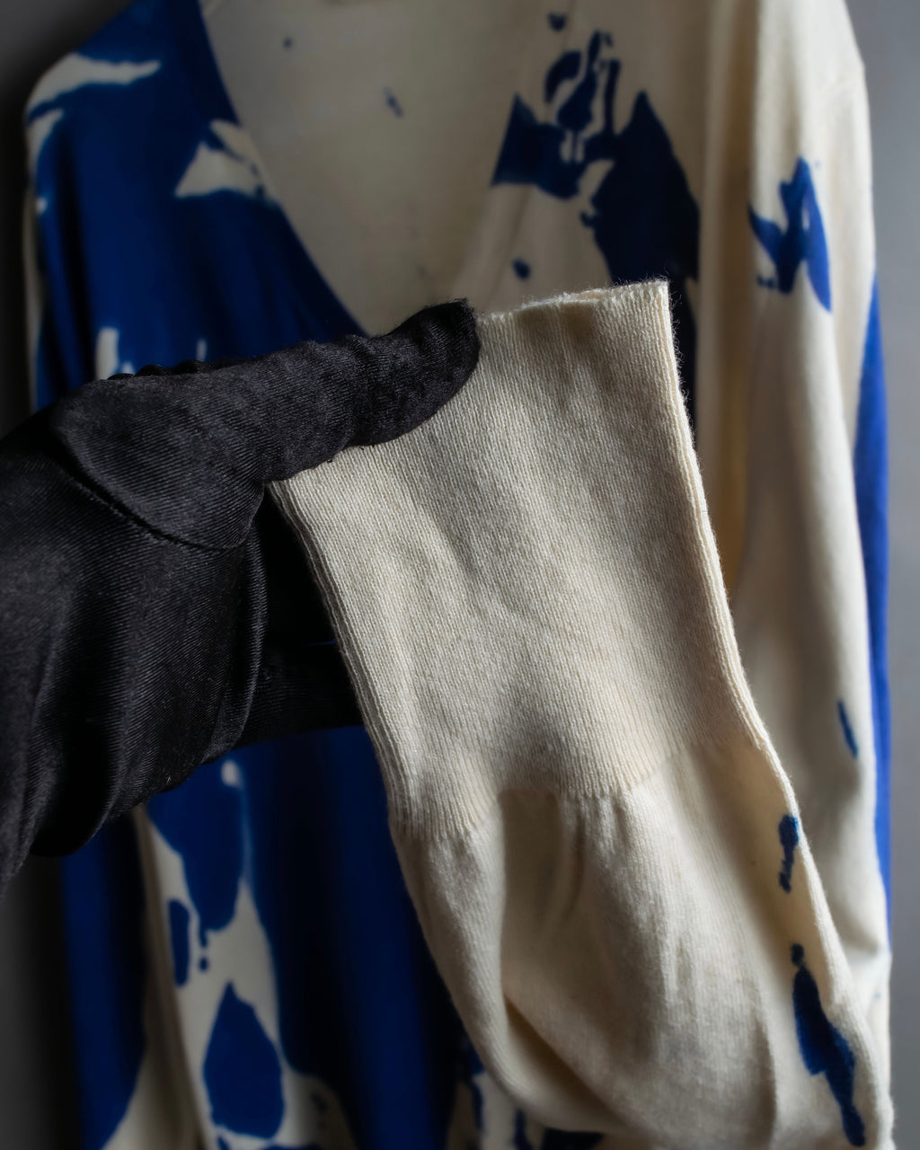 "Alexander McQueen" Painted oversized V-neck knit