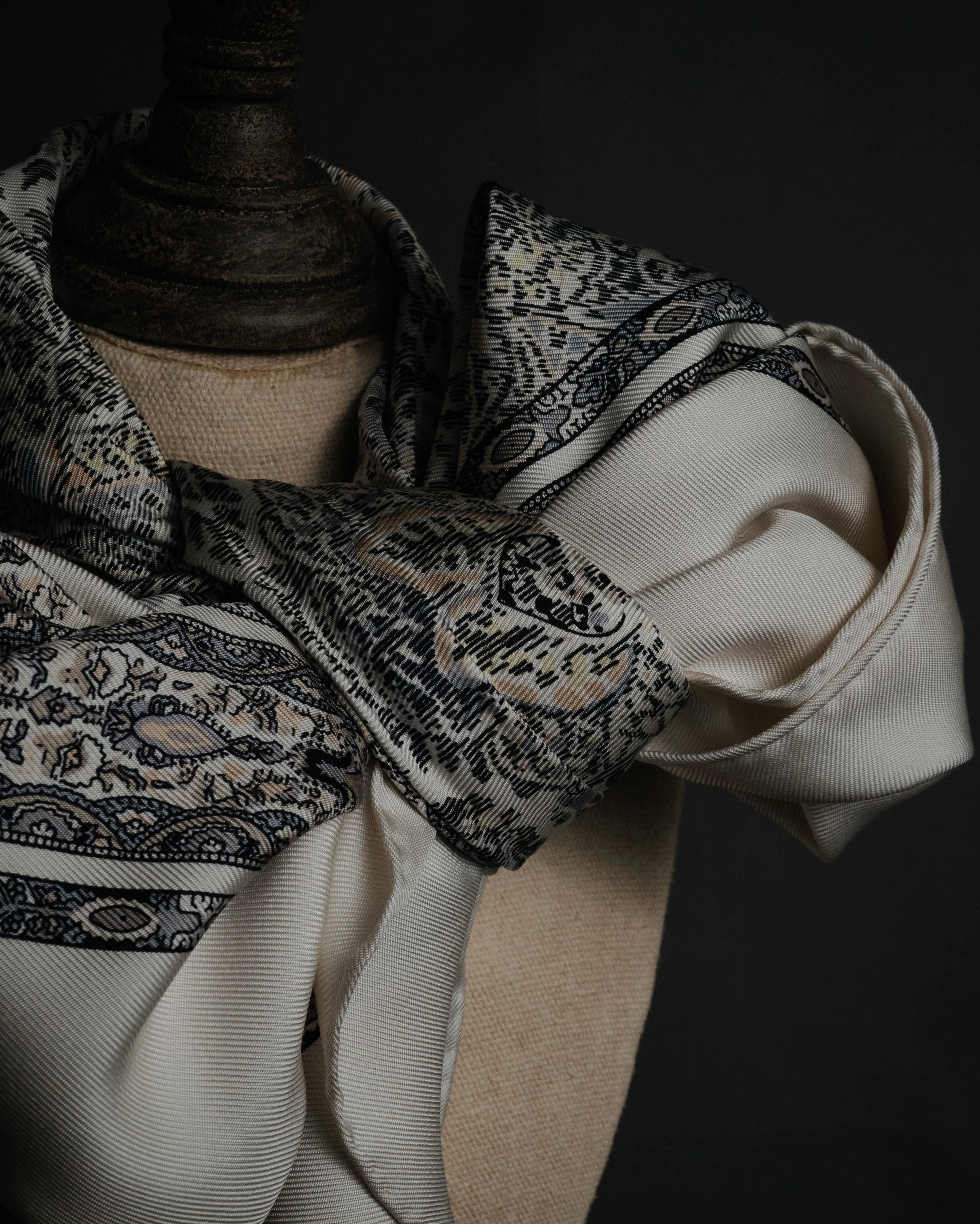 “HERMES” 1995–2005 Paisley botanical silk twill carré scarf