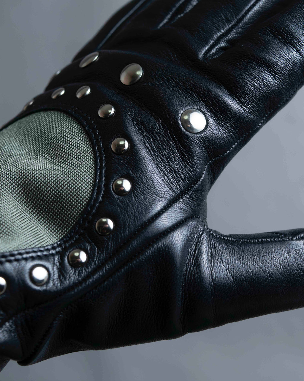 For lease "Christian Dior" Stud design metal plate docking leather gloves