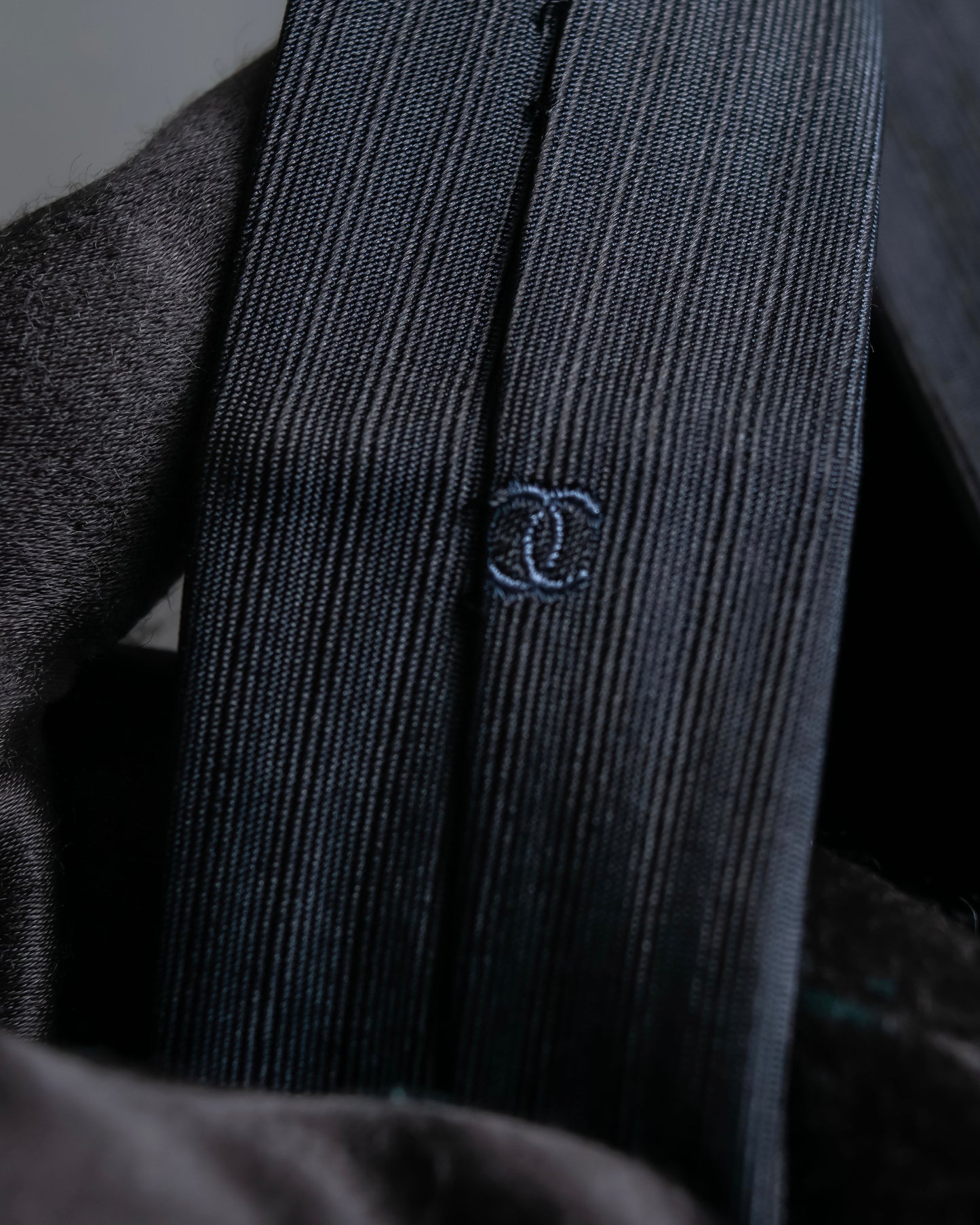 "CHANEL" 100% silk, shadow stripe pattern neck tie