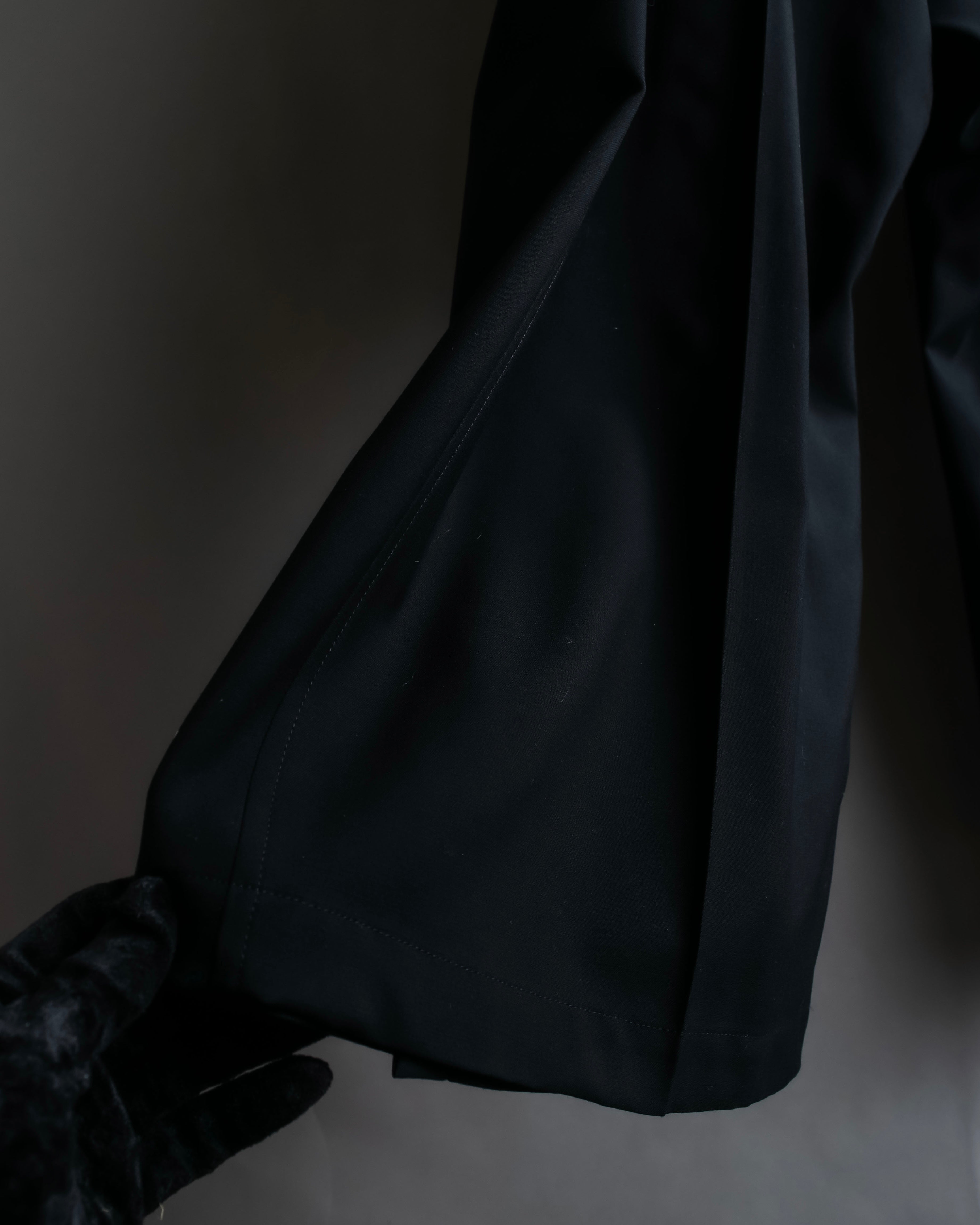 "YOHJI YAMAMOTO +NOIR" Asymmetrical slit sarouel slacks