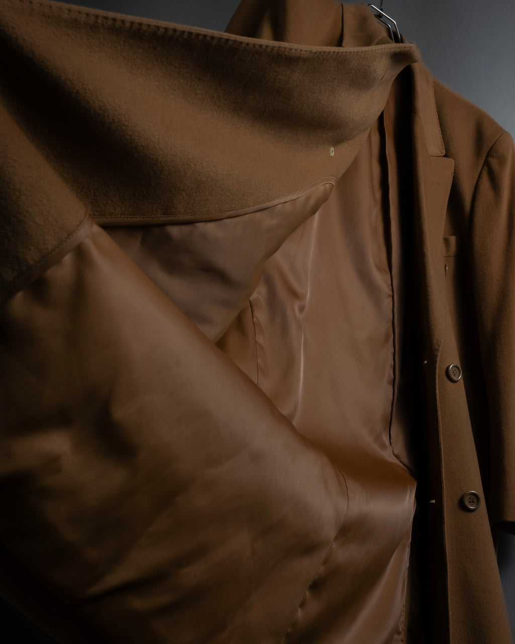 "BARBERINI" Classically tailored 100% cashmere chester coat