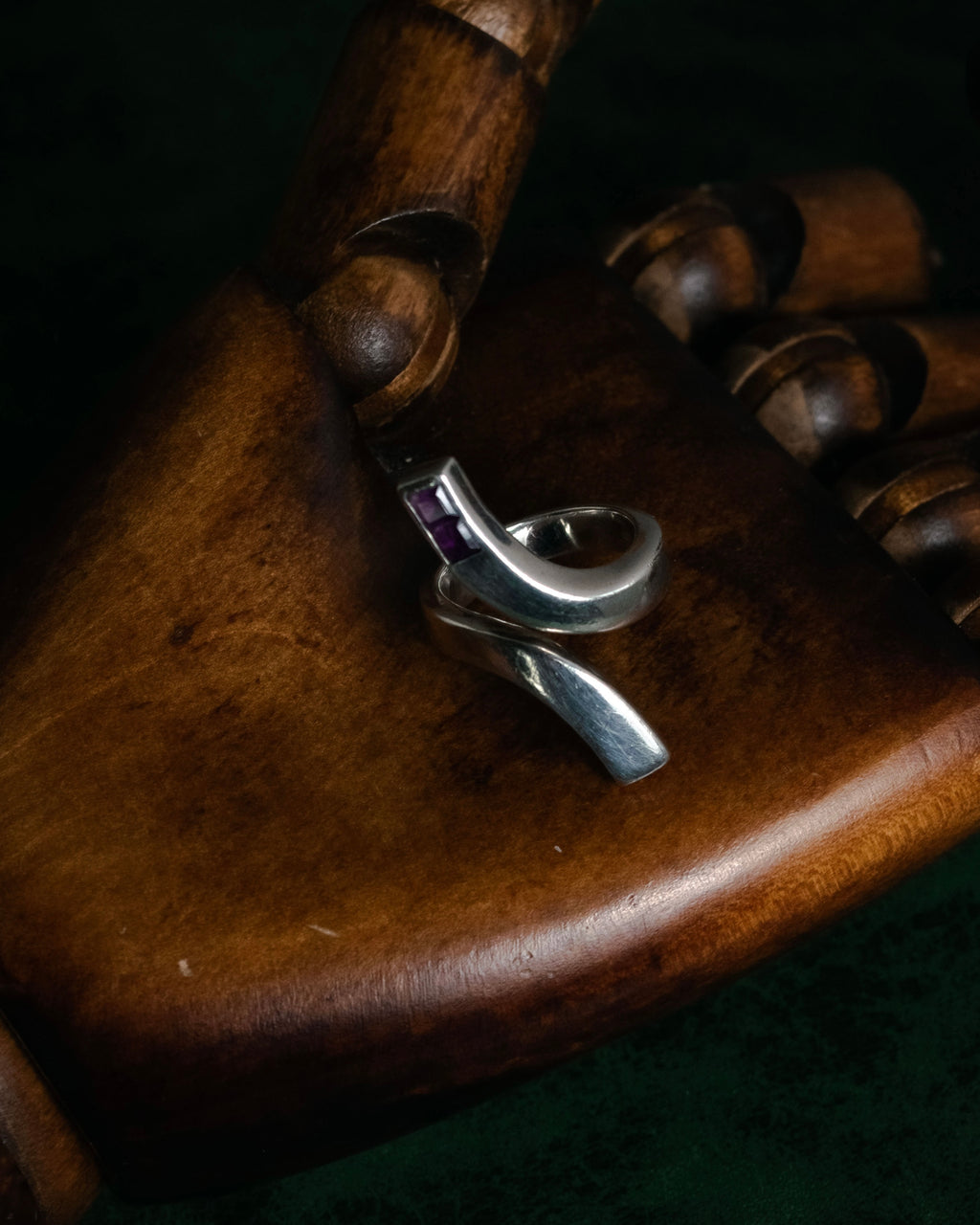 “GUCCI” 1990’s-2000’s Amethyst bypass silver ring