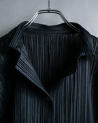 "PLEATS PLEASE ISSEY MIYAKE"
Features sleeve open collar blouse