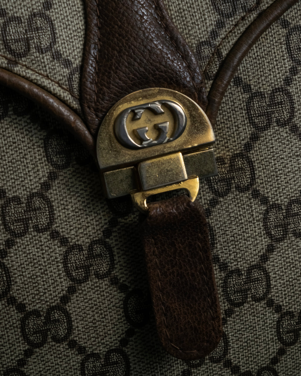 "GUCCI" 1970-80's Clasp design GG logo pattern shoulder bag