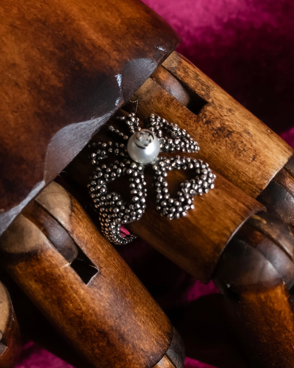 "GUCCI" Ribbon motif pearl top design silver ring