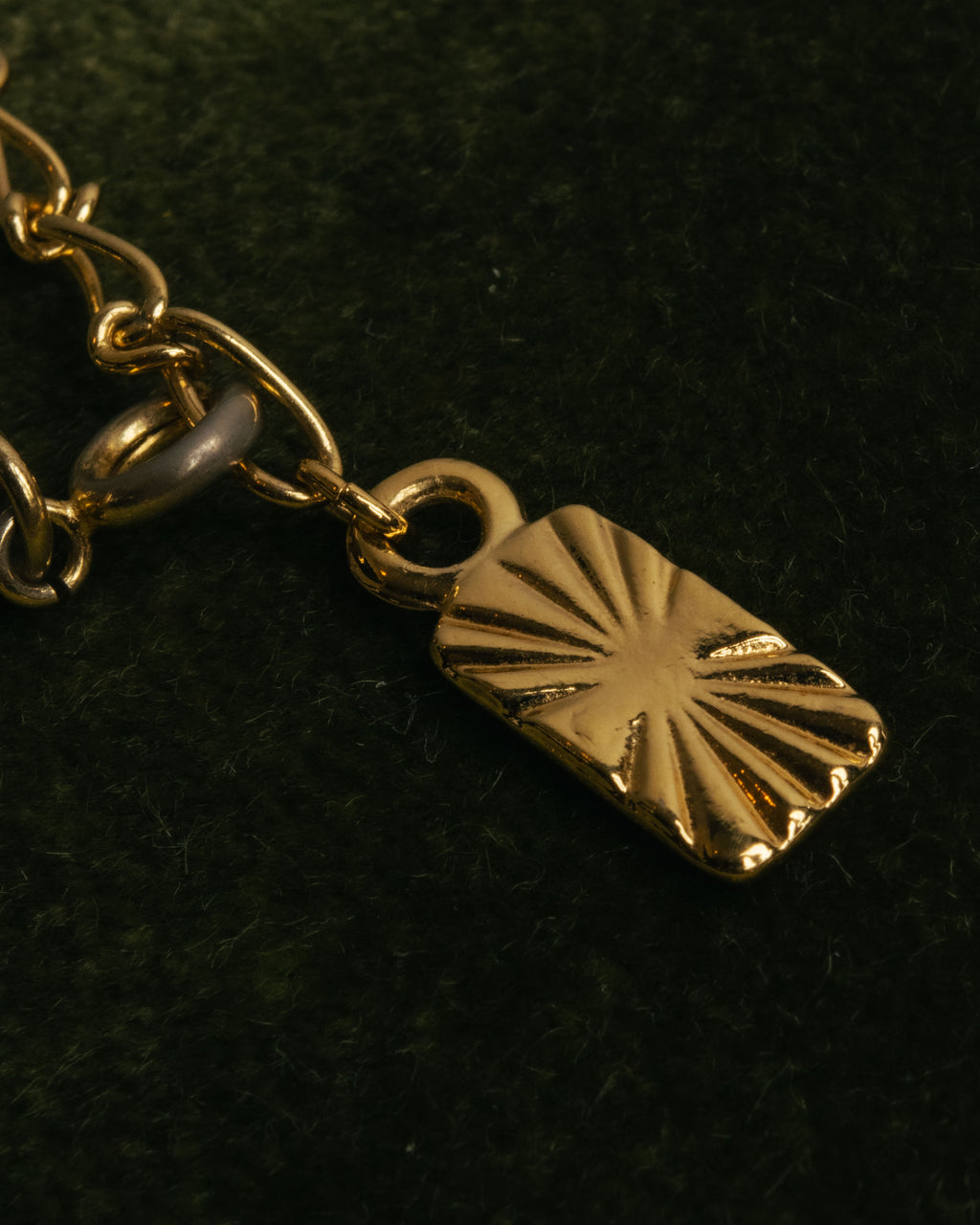 "YVES SAINT LAURENT" 80's-90's Gold-tone rolo chain necklace with faux pearl accents