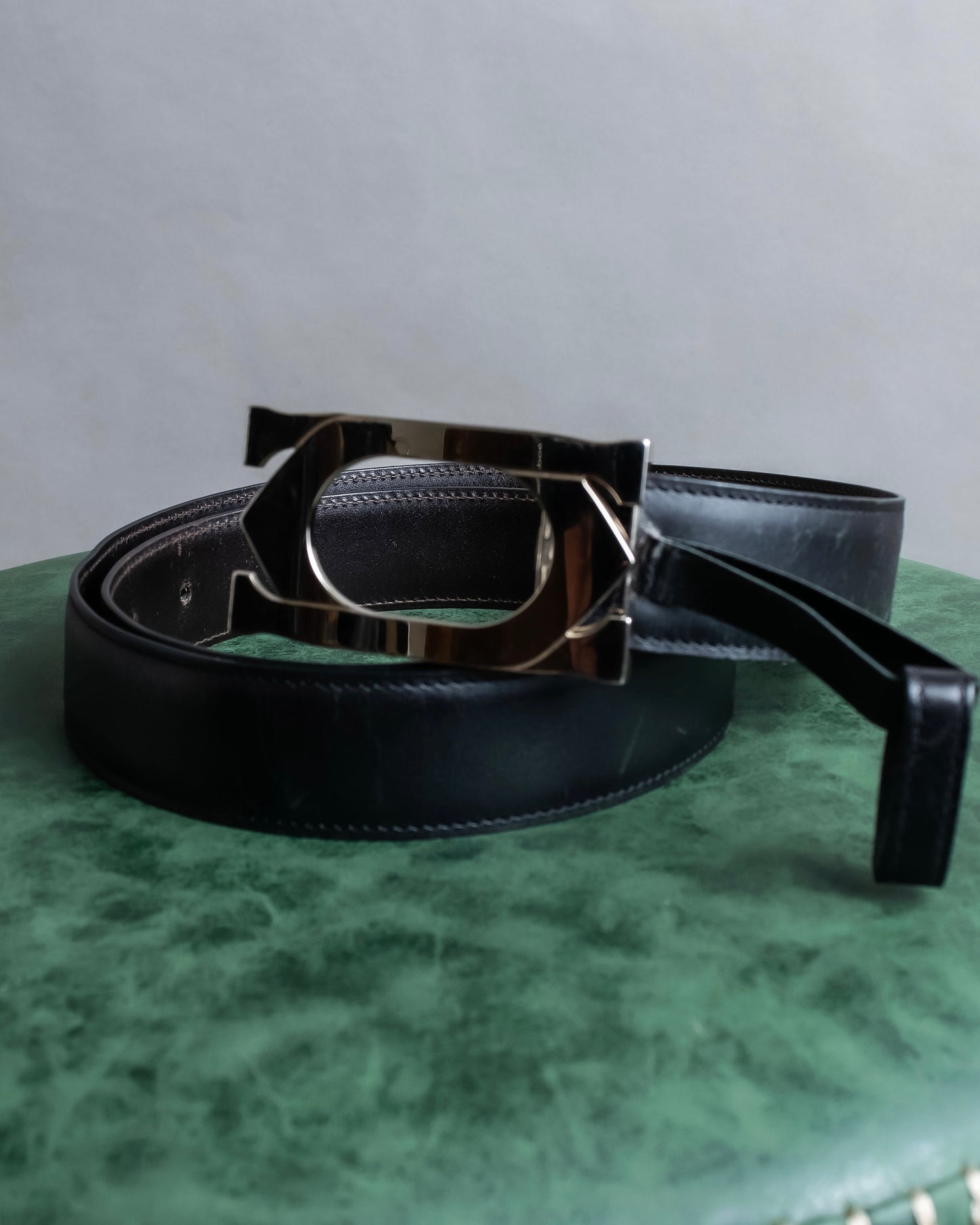 "Cartier" 2C logo motif buckle design leather belt