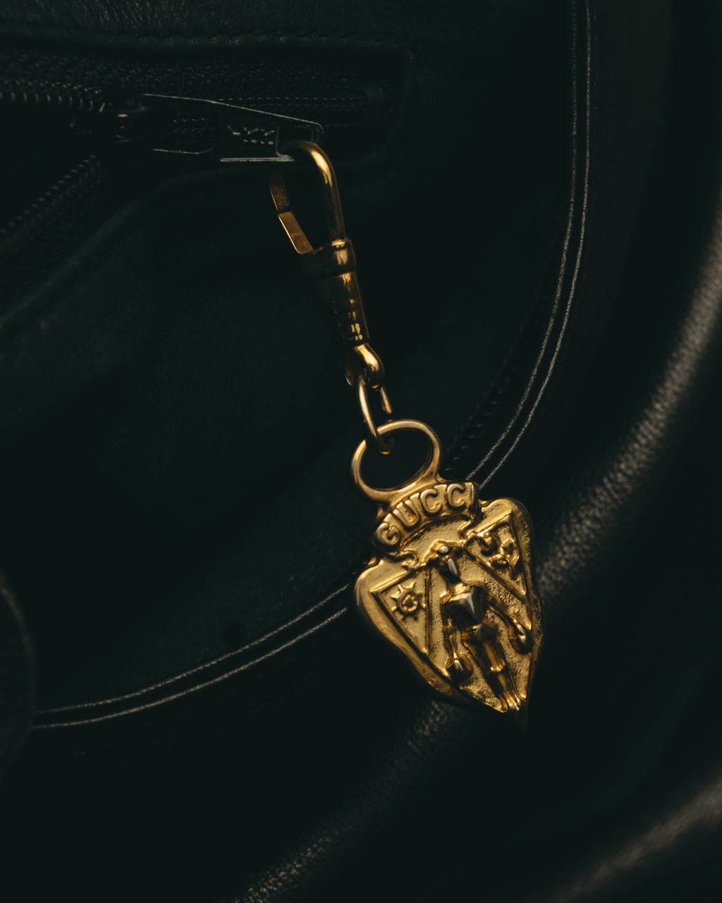 -SPECIAL- "Gucci" 80's Vintage tiger head leather draping shoulder bag with crest charm
