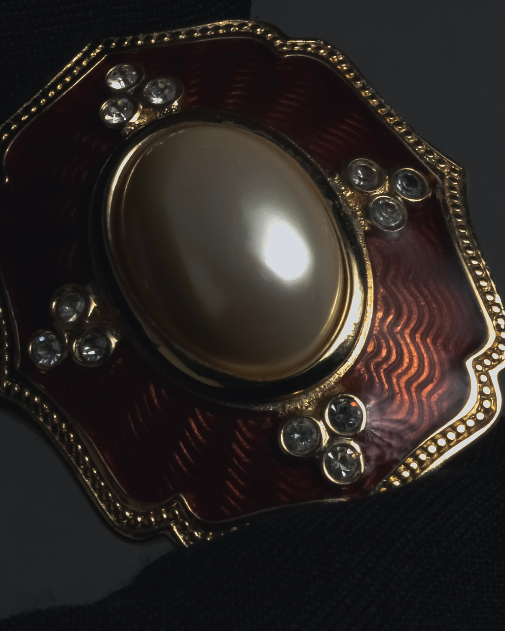 "BURBERRYS" 80’s-90’s royal enamel pearl brooch