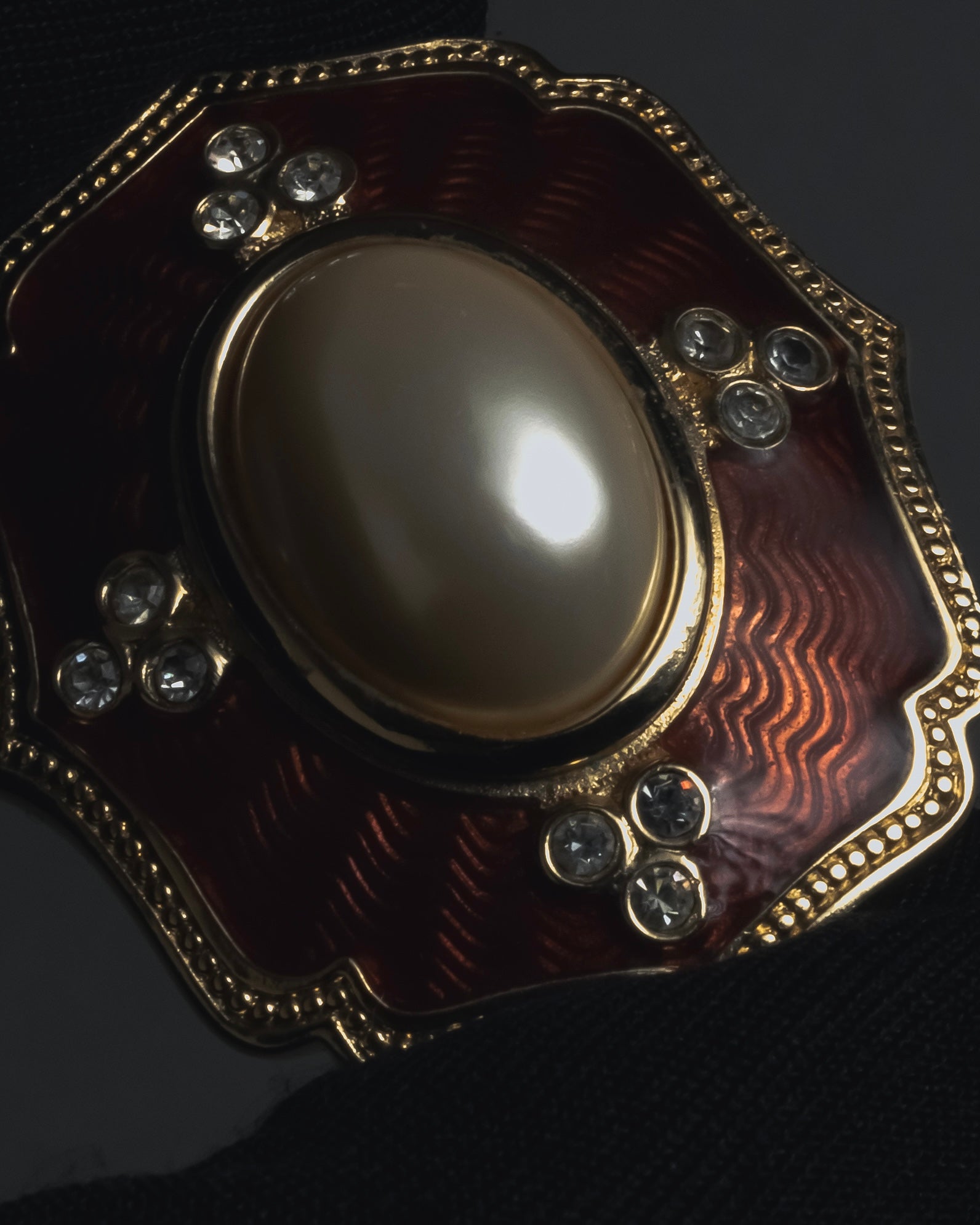 "BURBERRYS" 80’s-90’s royal enamel pearl brooch