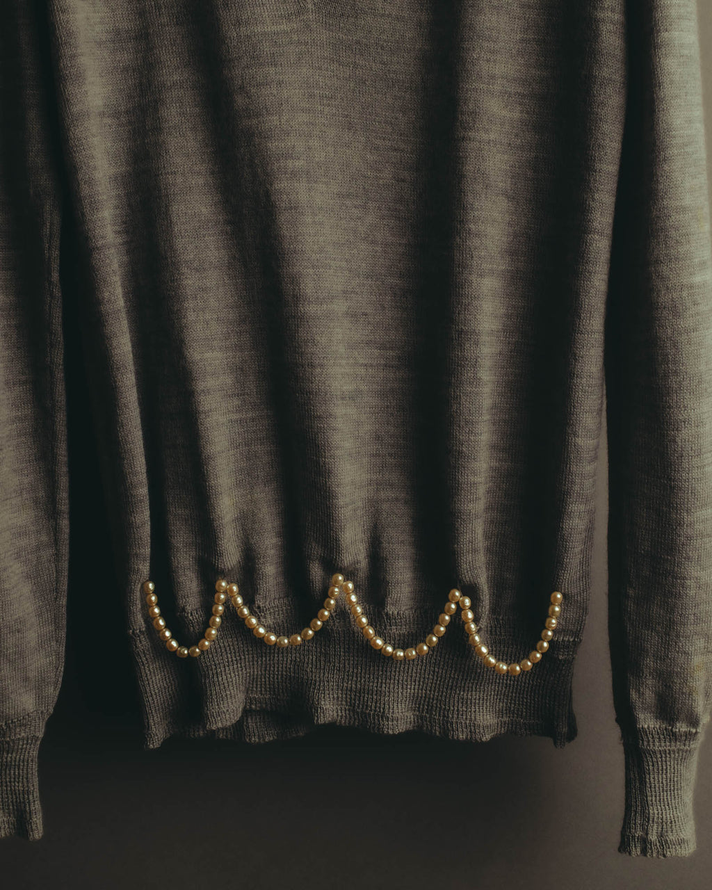 "Theatre PRODUCTS" 00's-10's Pearl embellished wool v-neck knit sweater