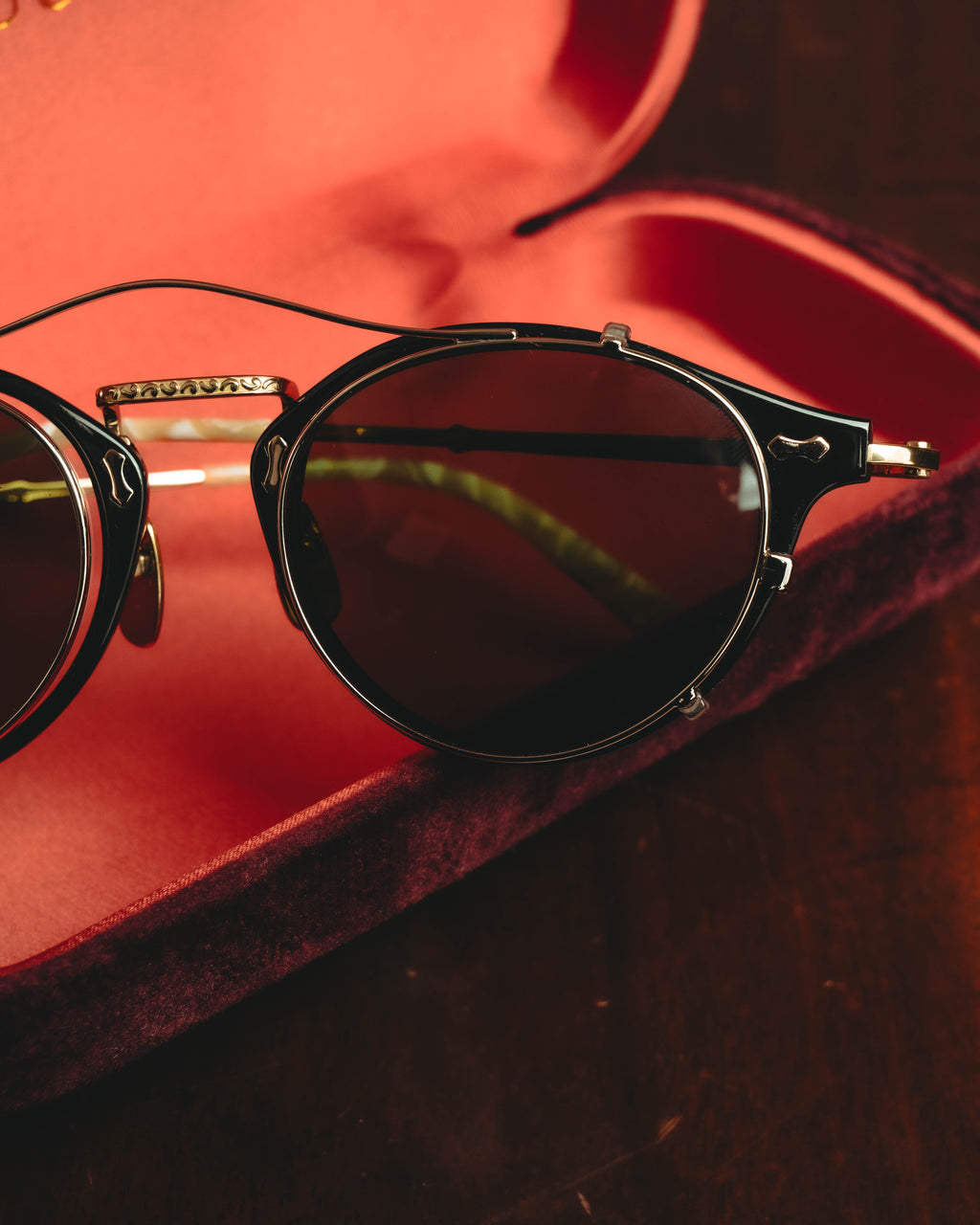 “GUCCI” 10’s-20’s Ornate double-bridge round sunglasses