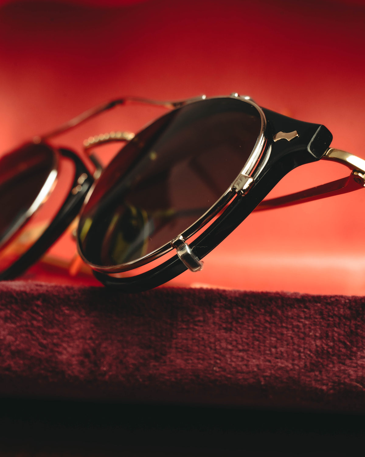 “GUCCI” 10’s-20’s Ornate double-bridge round sunglasses