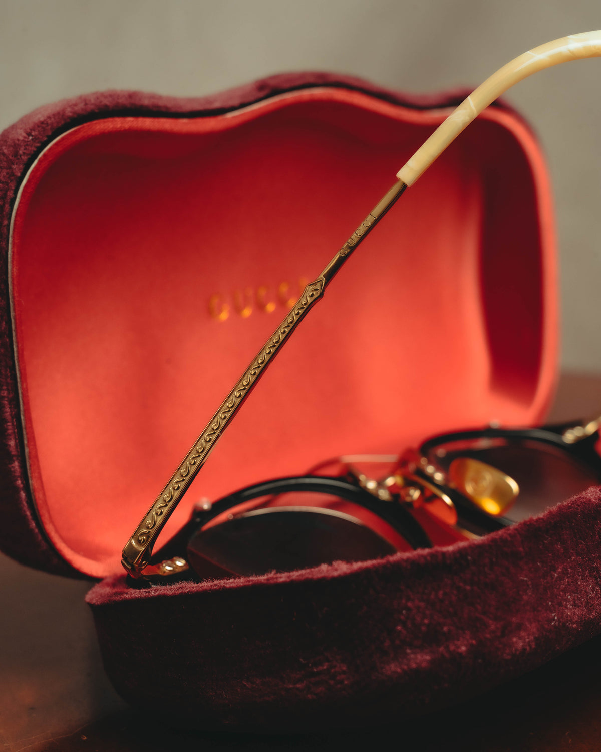 “GUCCI” 10’s-20’s Ornate double-bridge round sunglasses