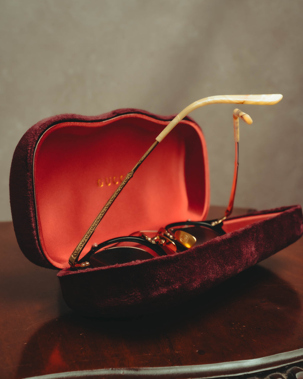 “GUCCI” 10’s-20’s Ornate double-bridge round sunglasses