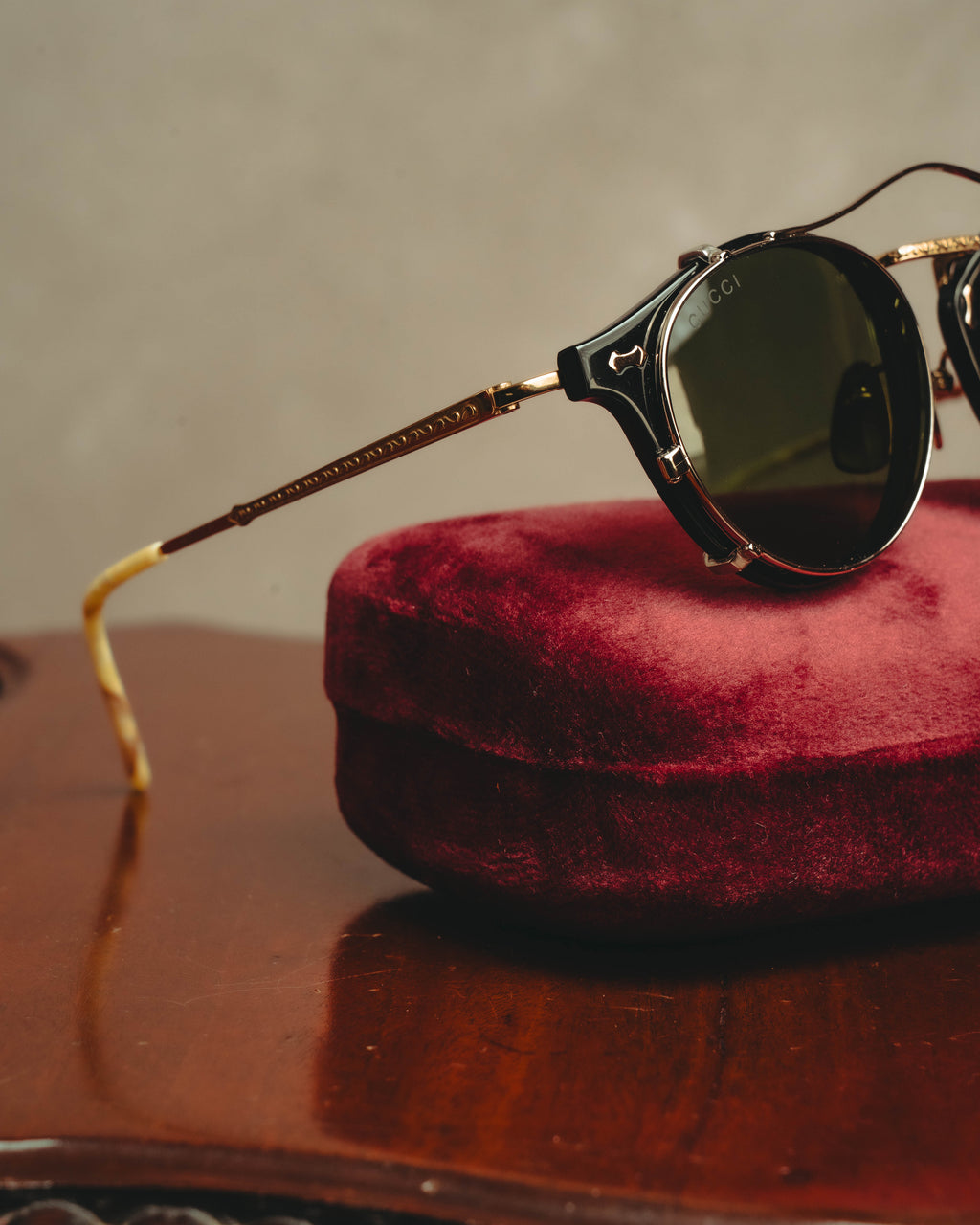 “GUCCI” 10’s-20’s Ornate double-bridge round sunglasses