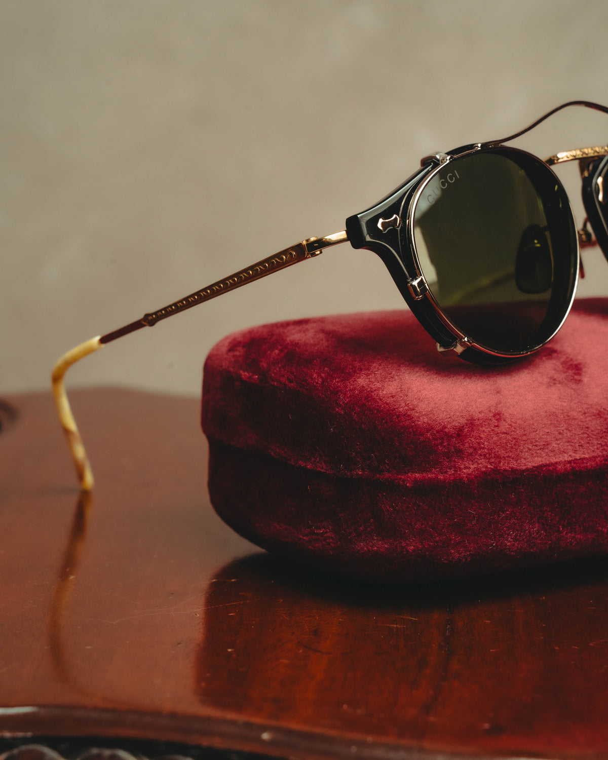 “GUCCI” 10’s-20’s Ornate double-bridge round sunglasses