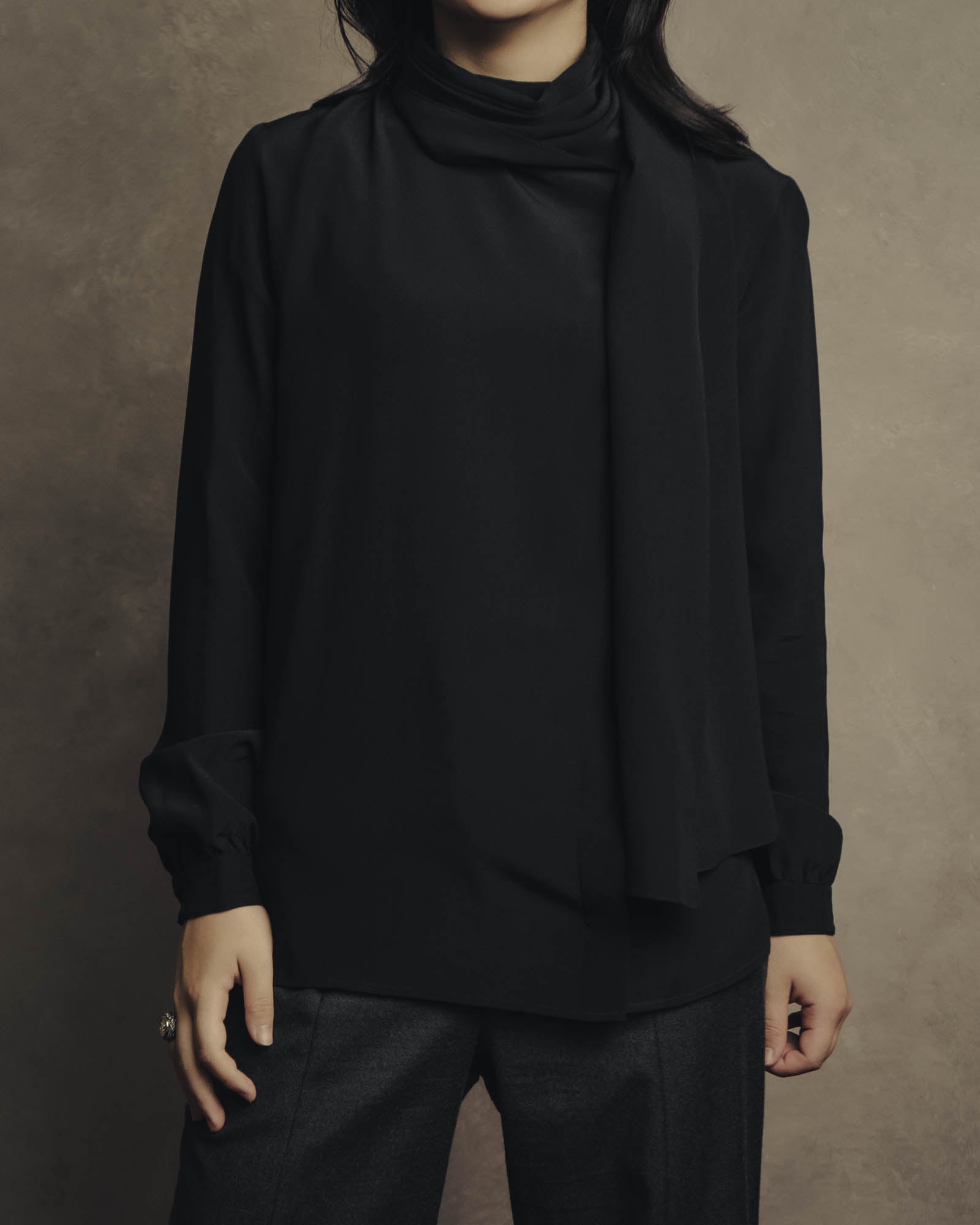 -SPECIAL- "SAINT LAURENT PARIS" 10's Fluid silk scarf-neck blouse