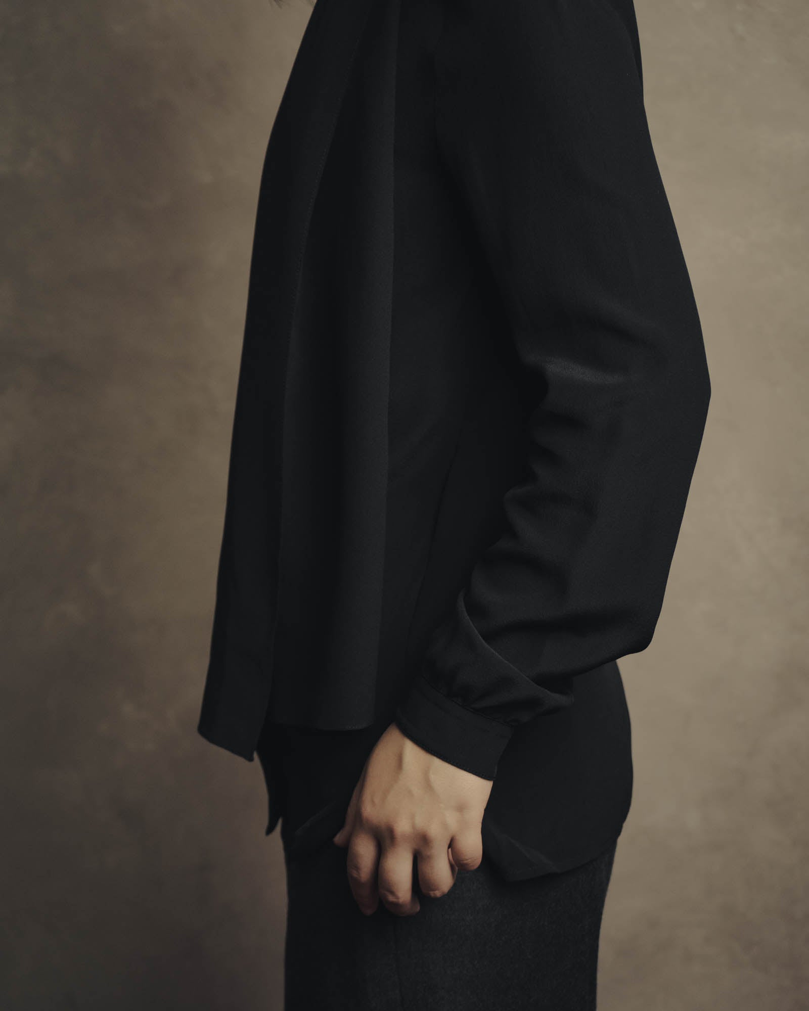 -SPECIAL- "SAINT LAURENT PARIS" 10's Fluid silk scarf-neck blouse