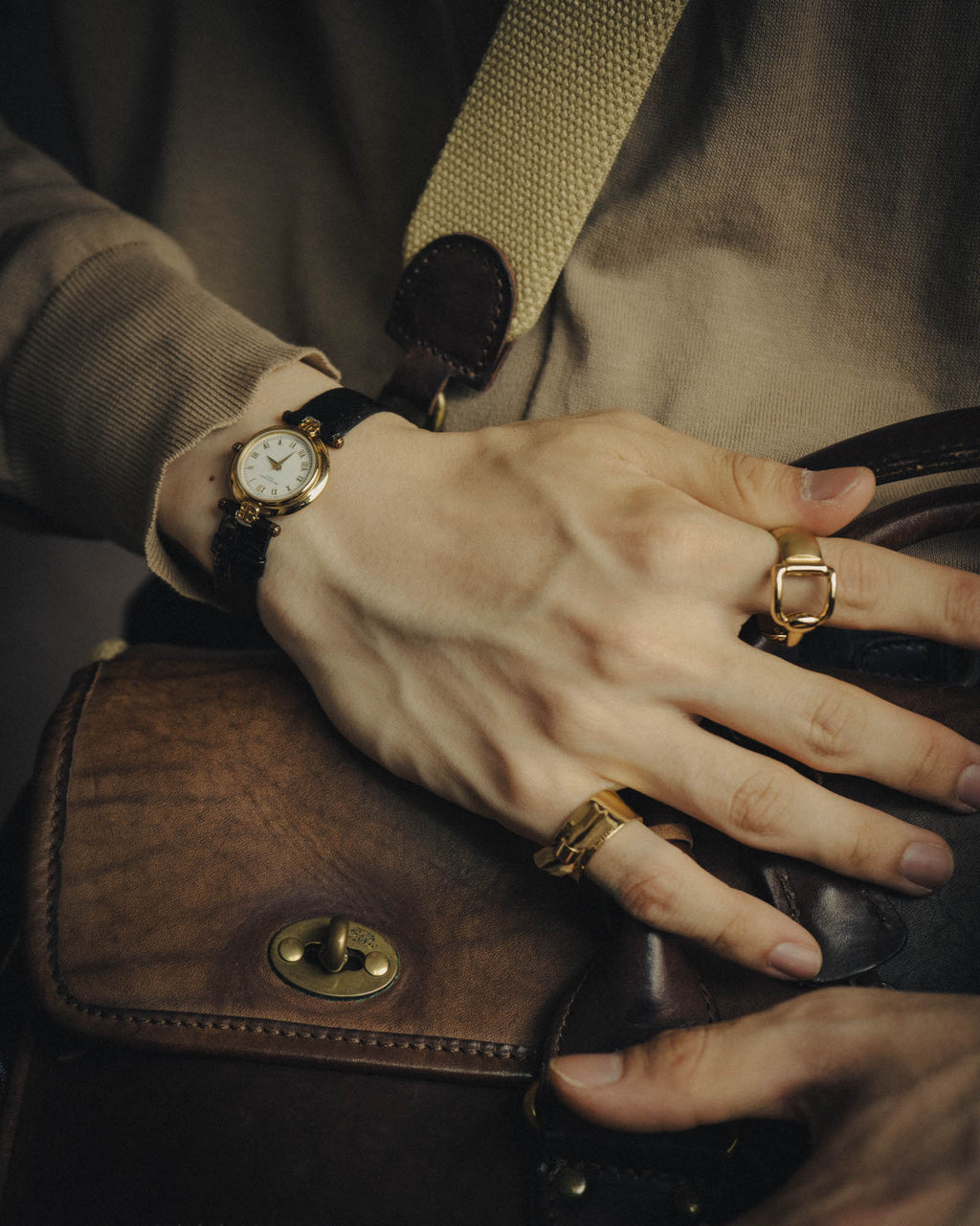 -SPECIAL- "BALENCIAGA" 80's-90's Classic round wristwatch