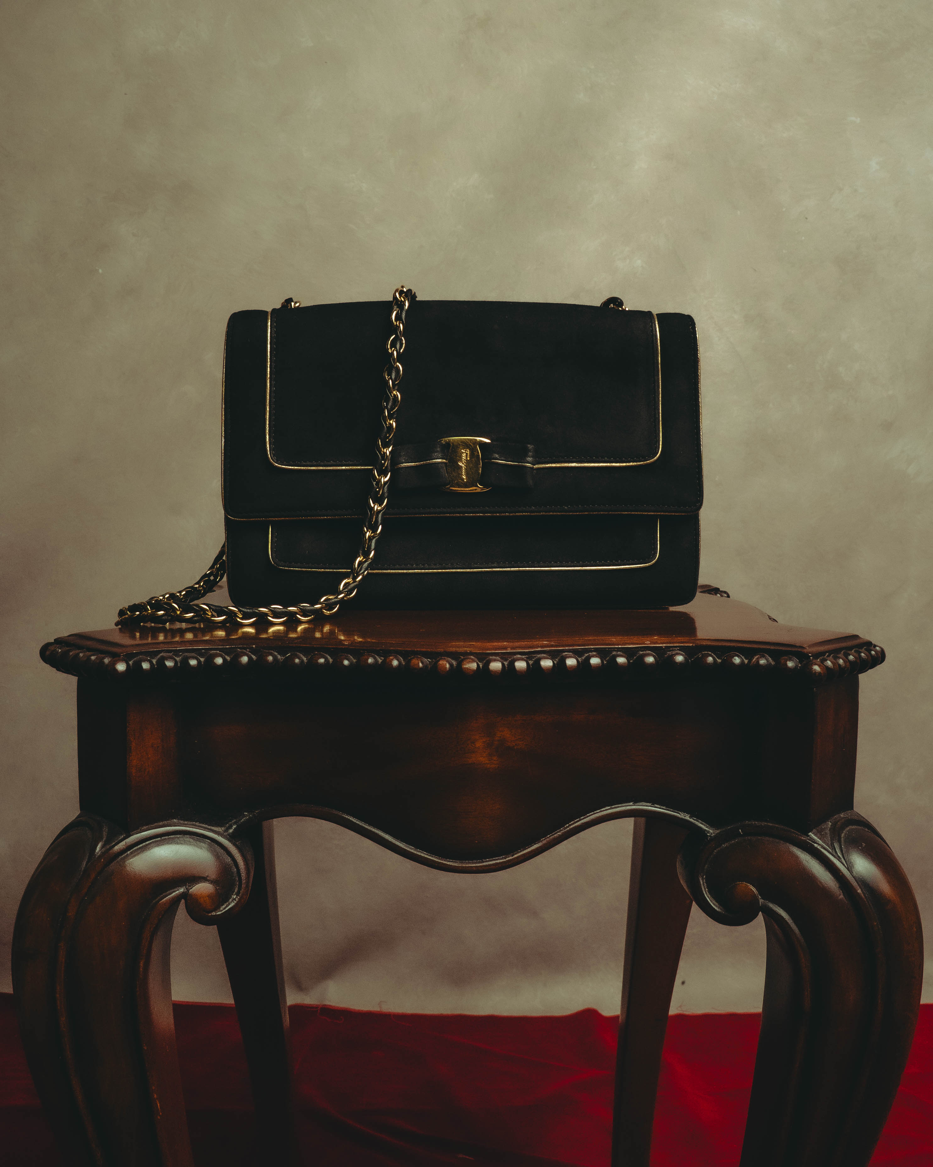 -SPECIAL- "Salvatore Ferragamo" 10's Elegant suede chain shoulder bag