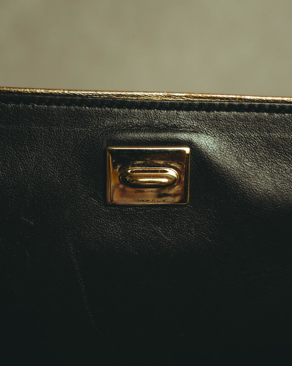 -SPECIAL- "Salvatore Ferragamo" 10's Elegant suede chain shoulder bag