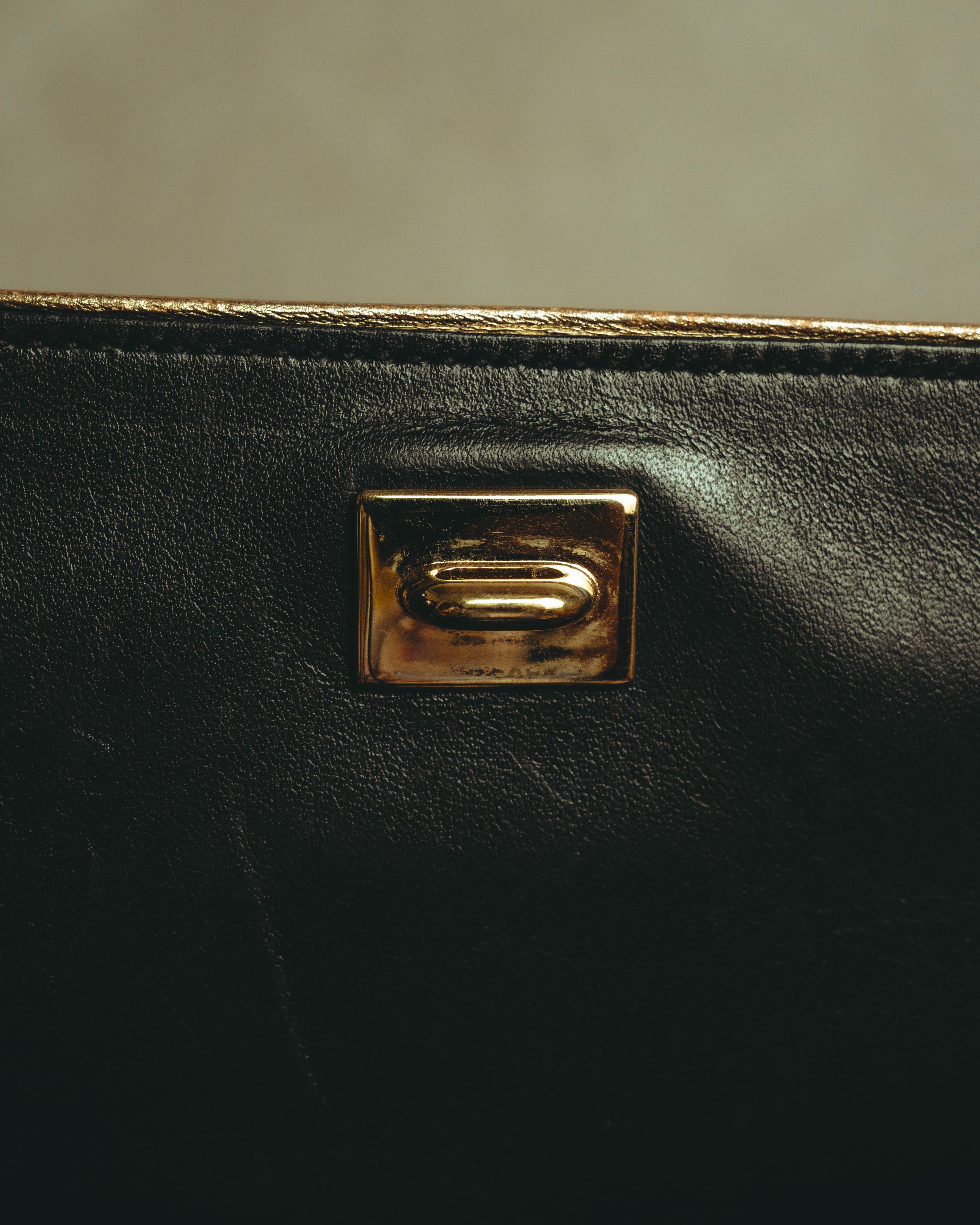 -SPECIAL- "Salvatore Ferragamo" 10's Elegant suede chain shoulder bag