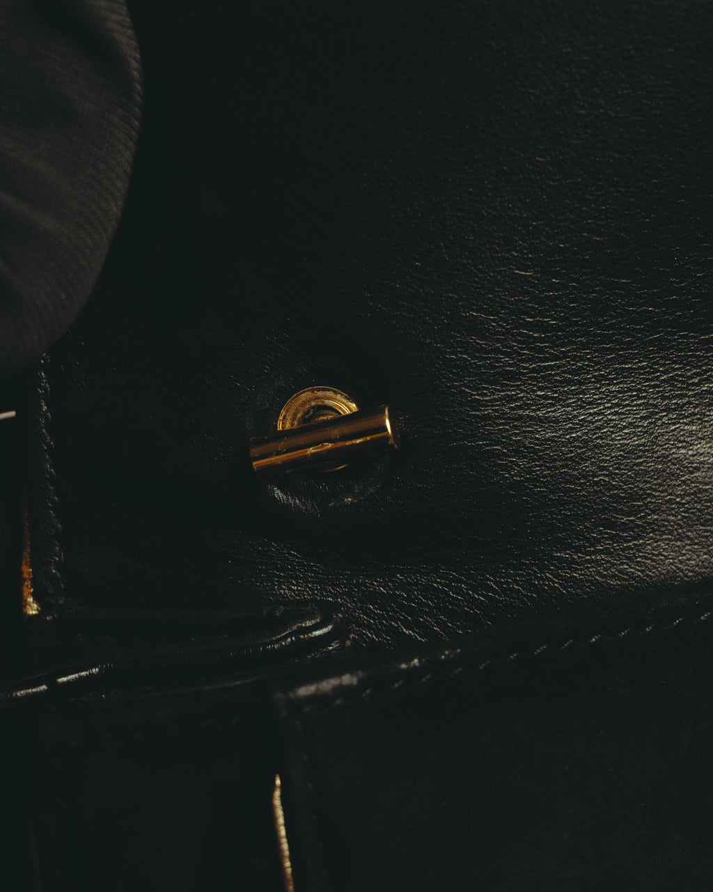-SPECIAL- "Salvatore Ferragamo" 10's Elegant suede chain shoulder bag