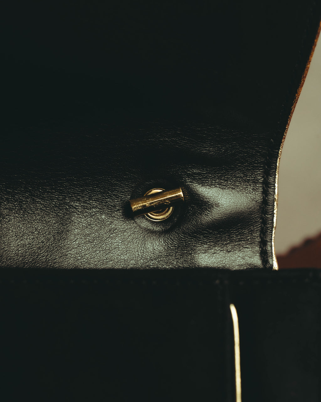 -SPECIAL- "Salvatore Ferragamo" 10's Elegant suede chain shoulder bag