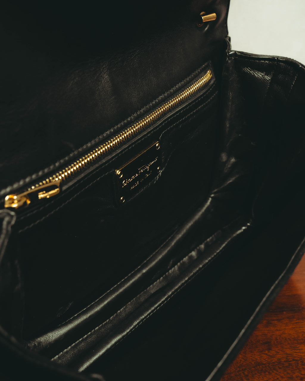 -SPECIAL- "Salvatore Ferragamo" 10's Elegant suede chain shoulder bag